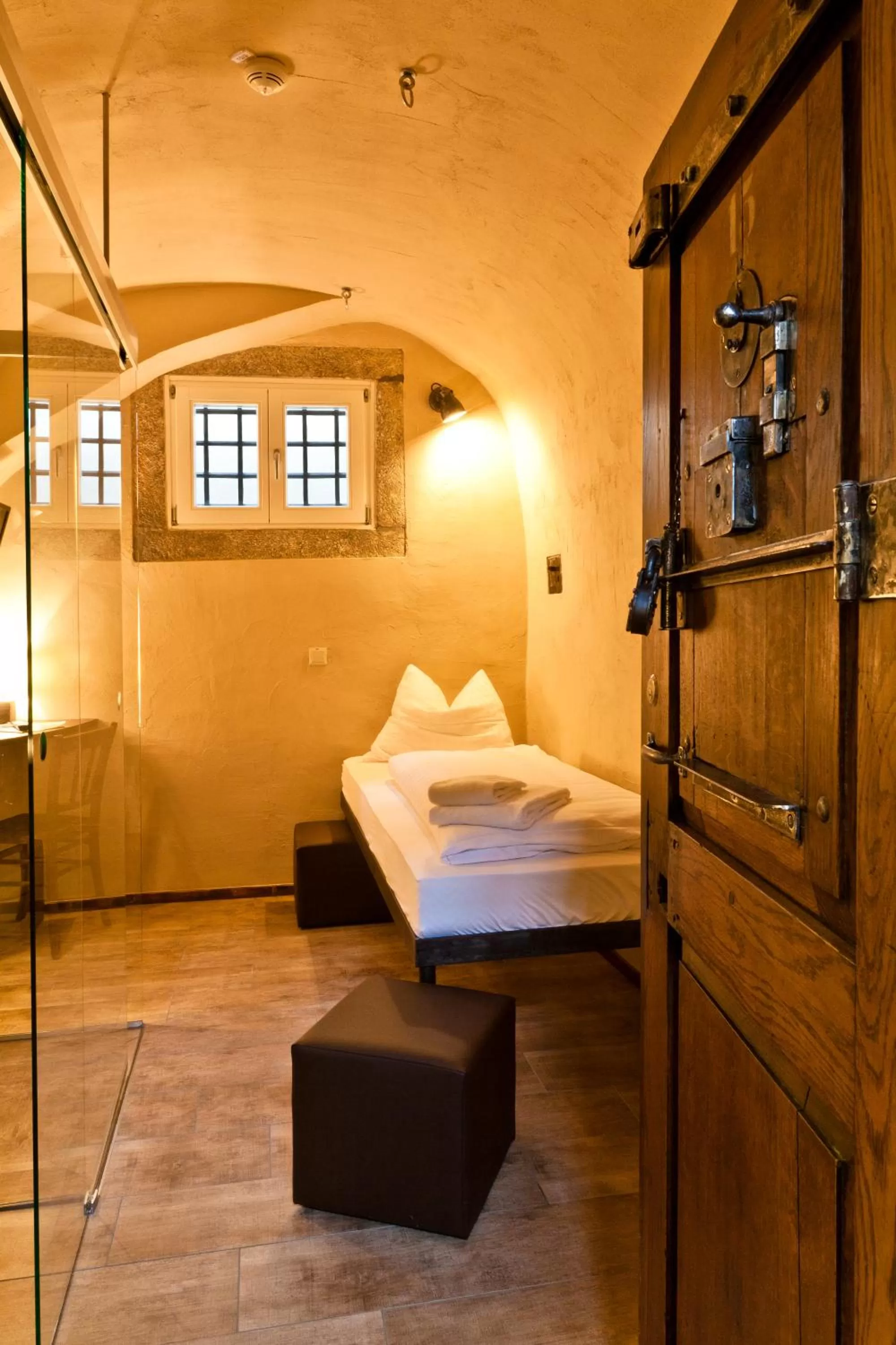 Photo of the whole room, Bed in Knast-Hotel Fronfeste