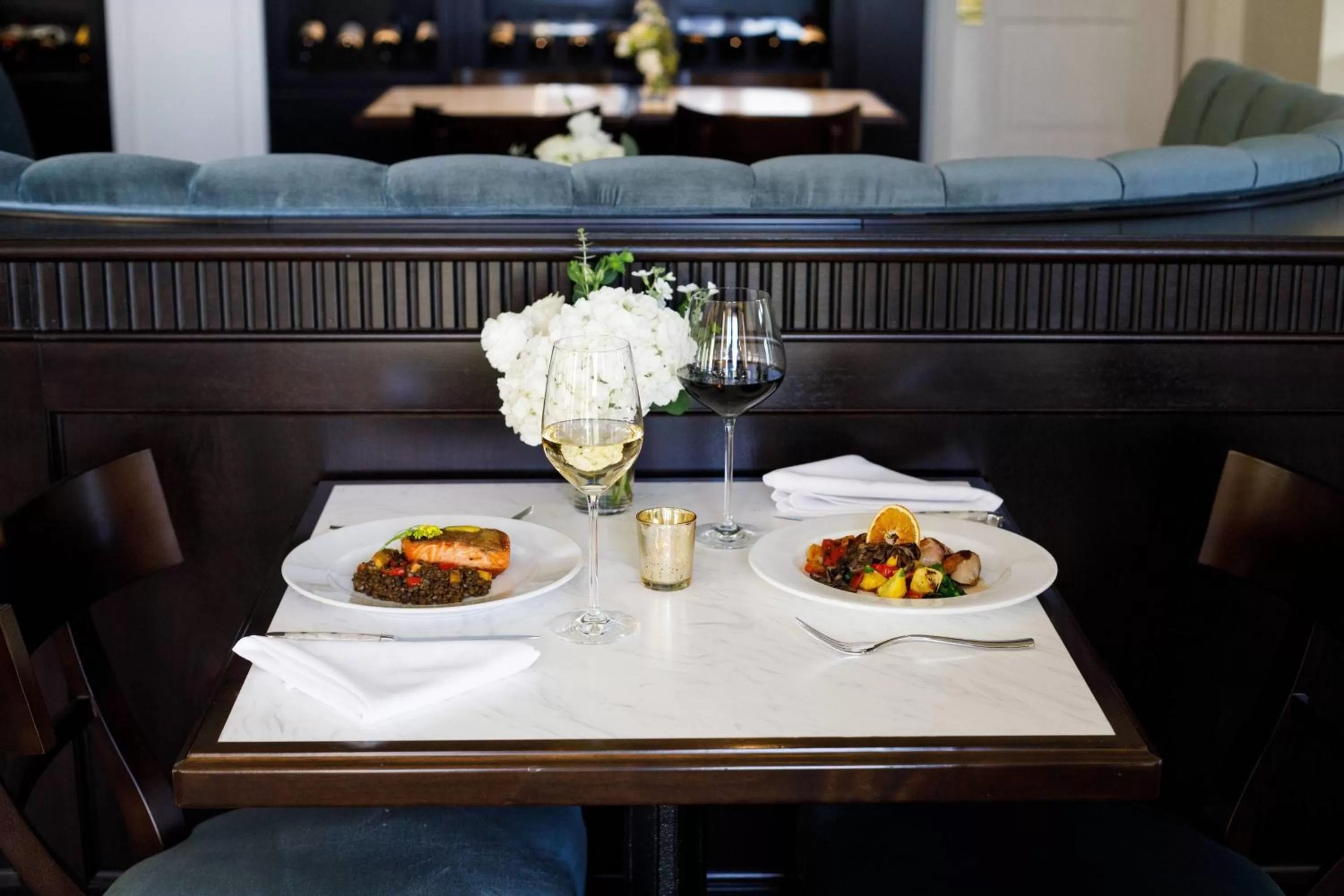 Restaurant/places to eat in Hotel Carmichael, Autograph Collection