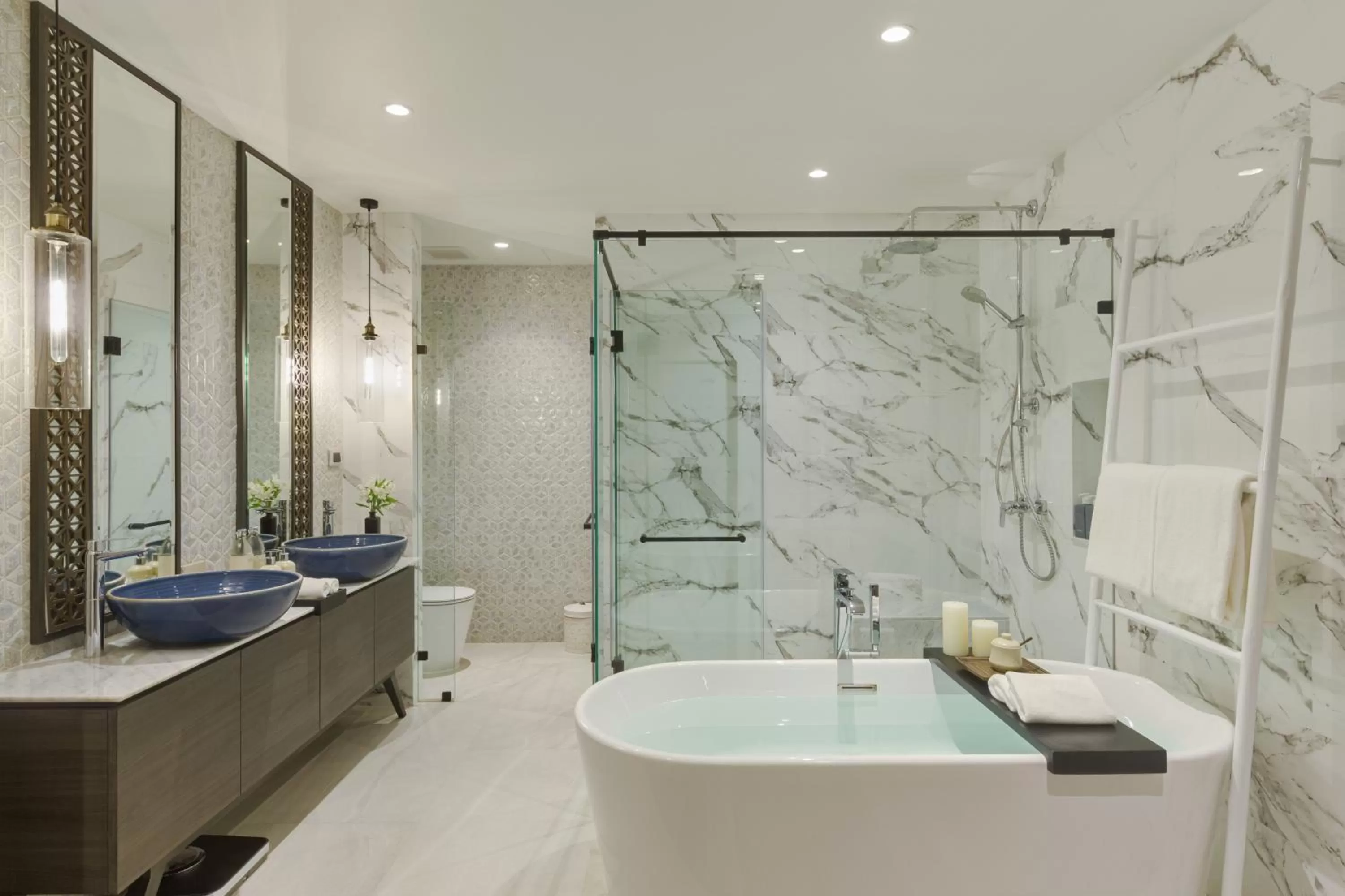 Shower in Maladee Rendezvous Hotel Chiang Mai