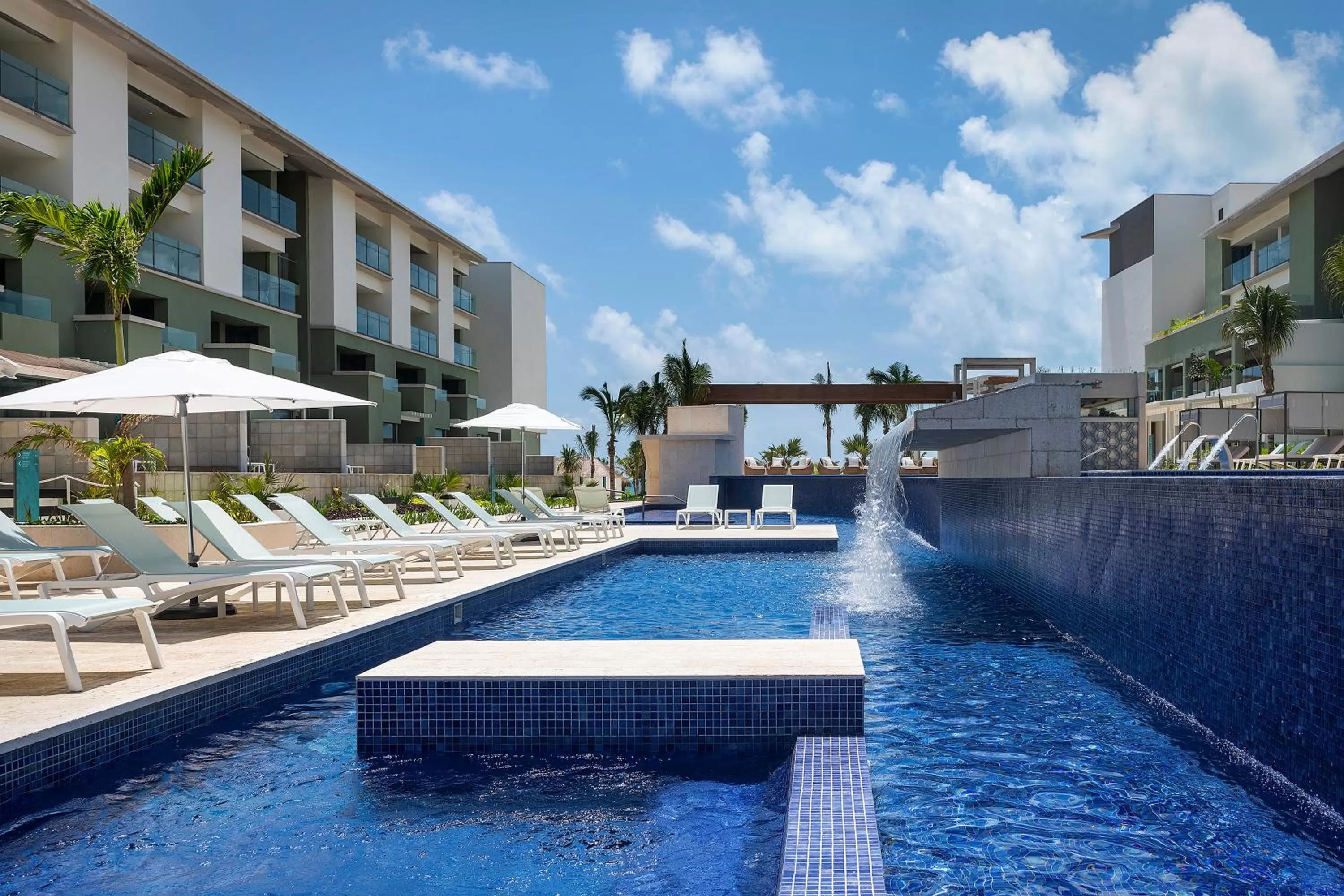 Swimming pool in Catalonia Grand Costa Mujeres All Suites & Spa - All Inclusive