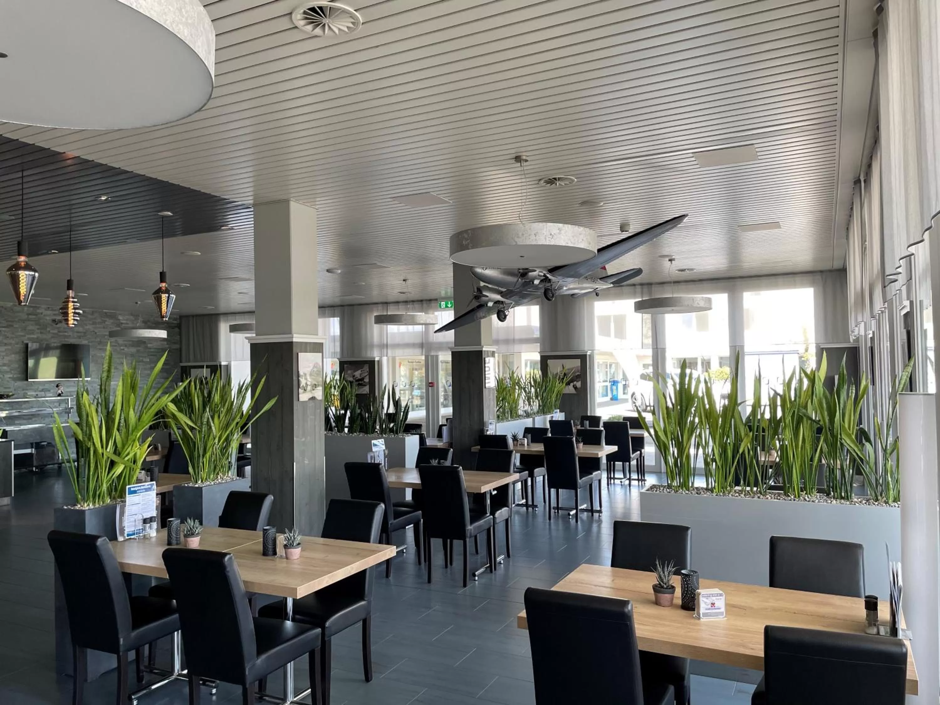 Restaurant/places to eat in Airporthotel Grenchen