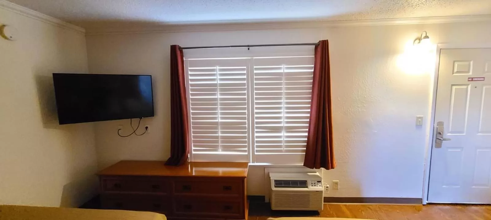 TV/Entertainment Center in Drift Inn, LLC