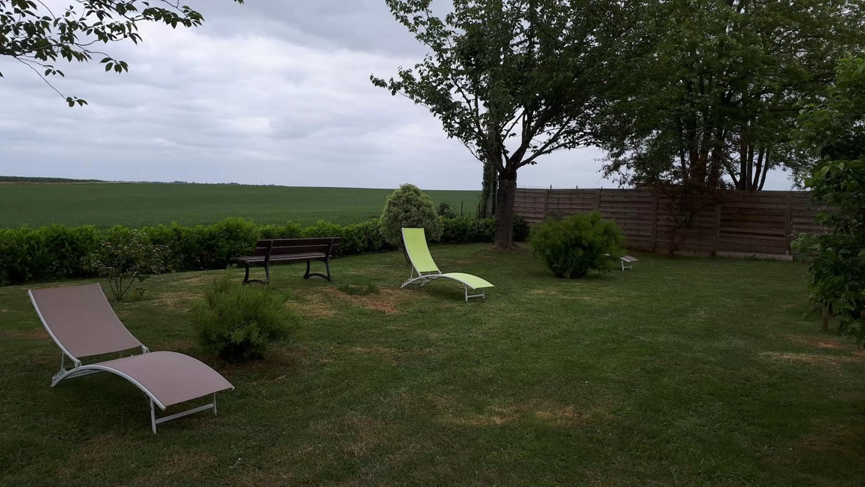 Garden view in Le Mareuillais Hotel-Restaurant
