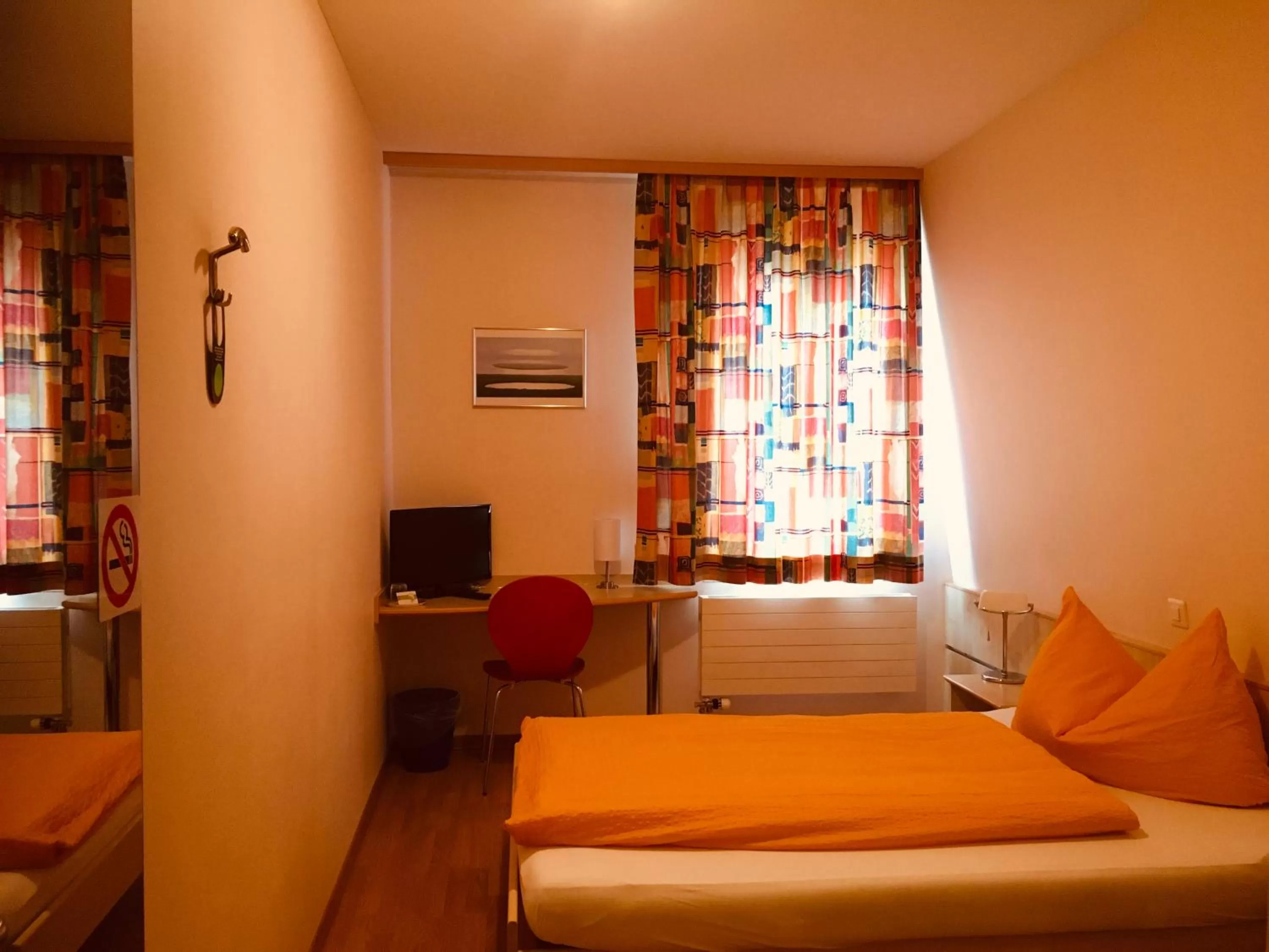 Photo of the whole room, Bed in Gasthaus zum Löwen