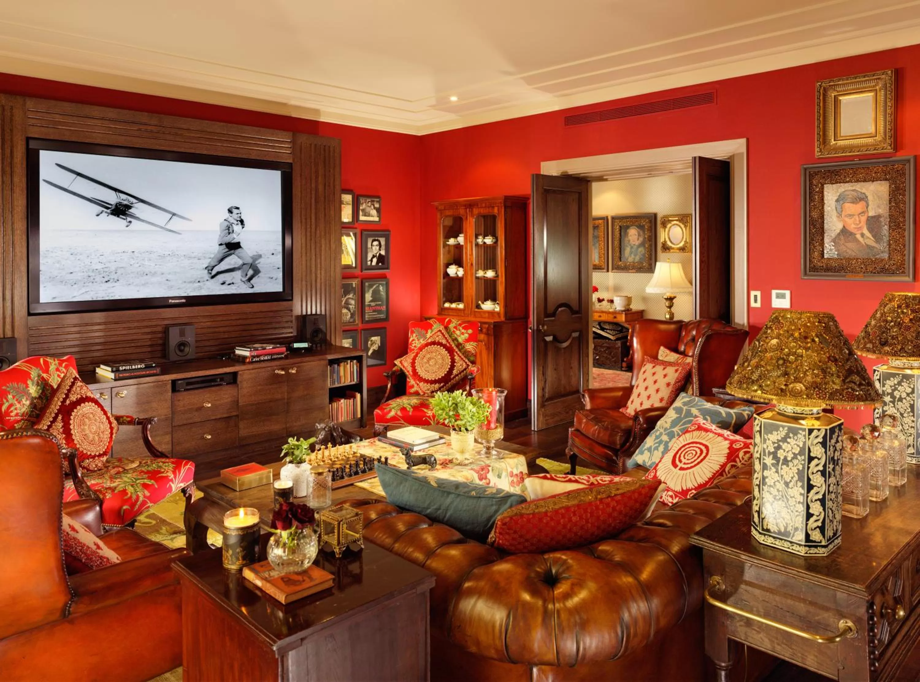 Communal lounge/ TV room in Taj 51 Buckingham Gate Suites and Residences