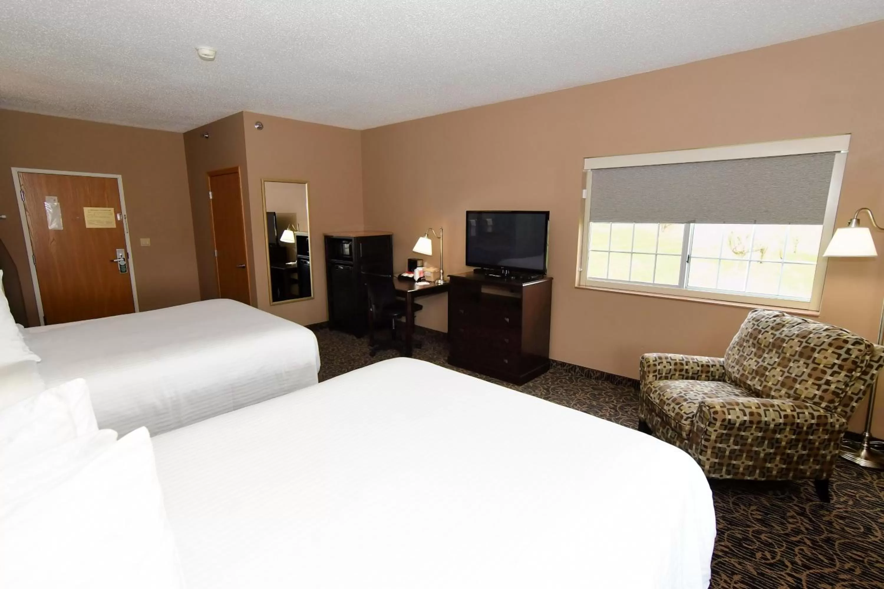 Bed in Cobblestone Inn & Suites - Denison | Majestic Hills