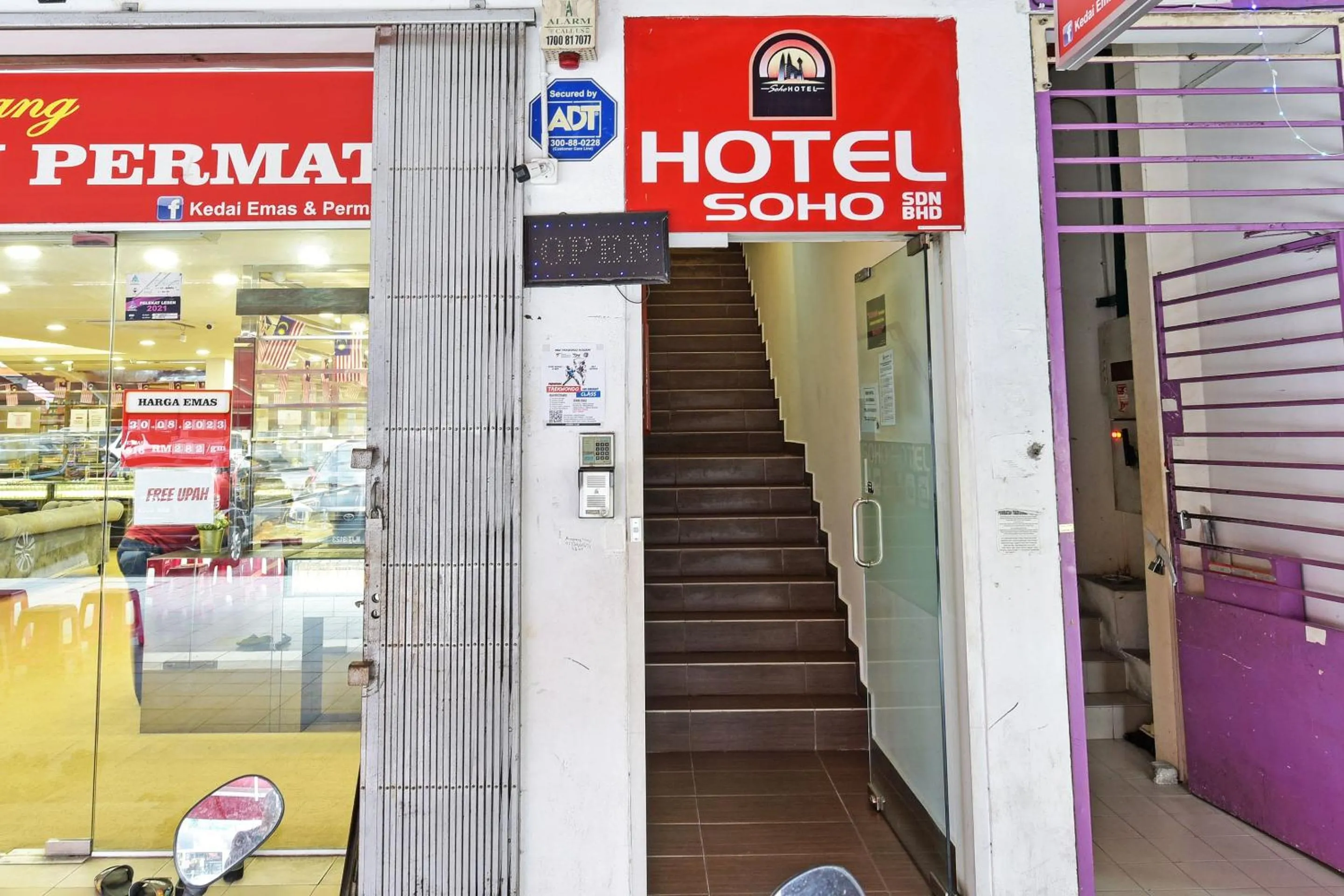 Facade/entrance in OYO 90853 New Soho Hotel