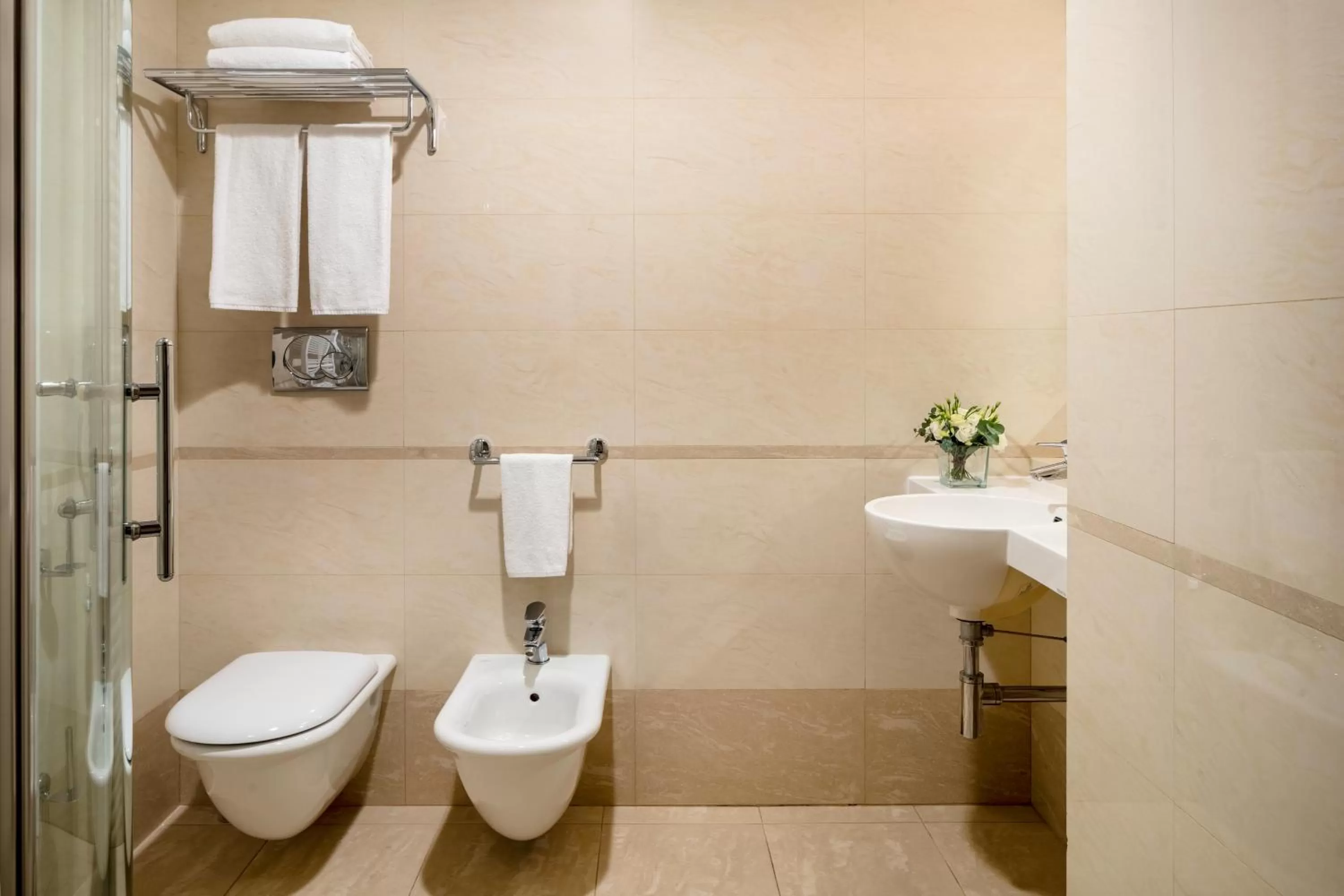 Bathroom in UNA Hotels Galles Milano