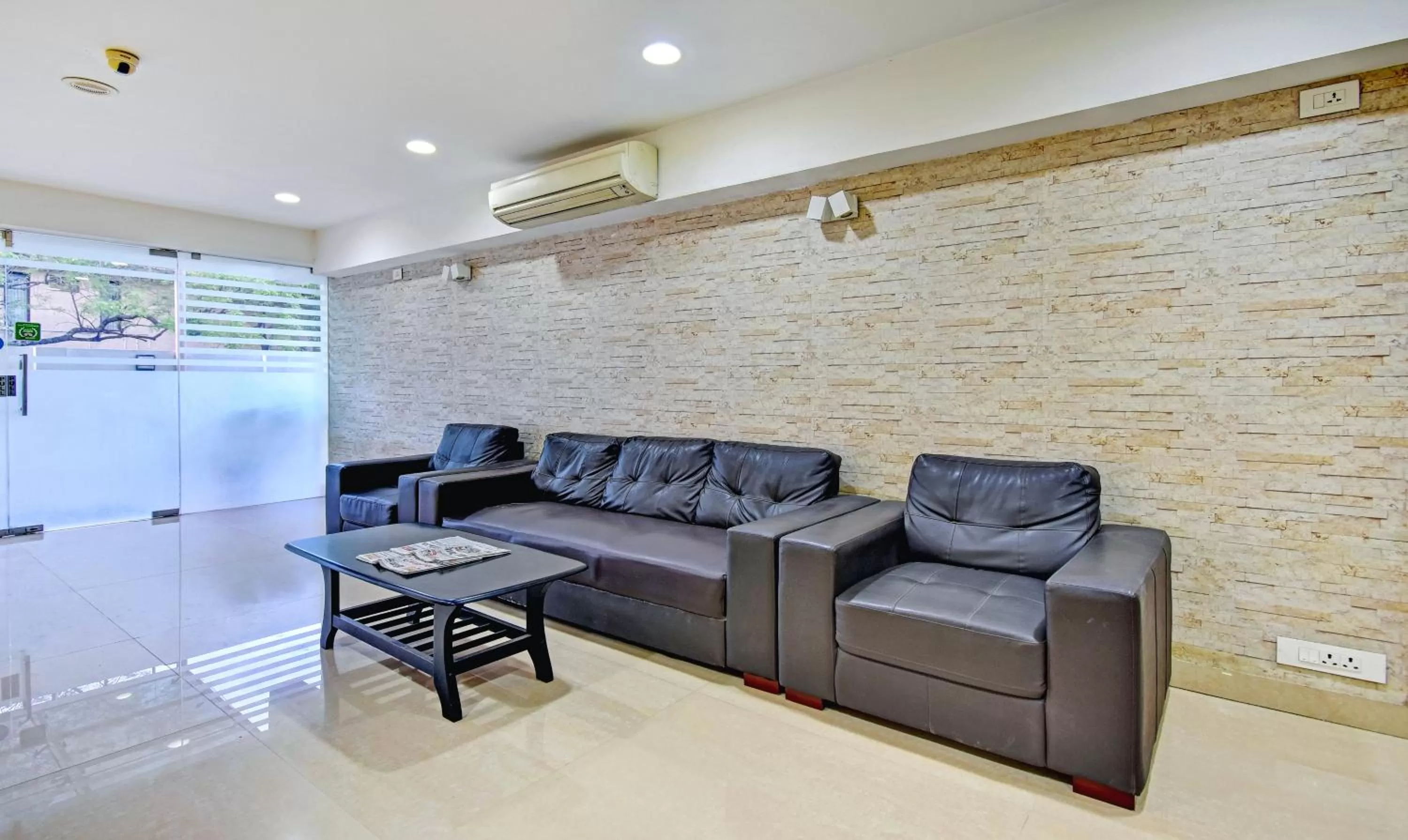 Seating area in Treebo Vapr Guindy Ekkatuthangal