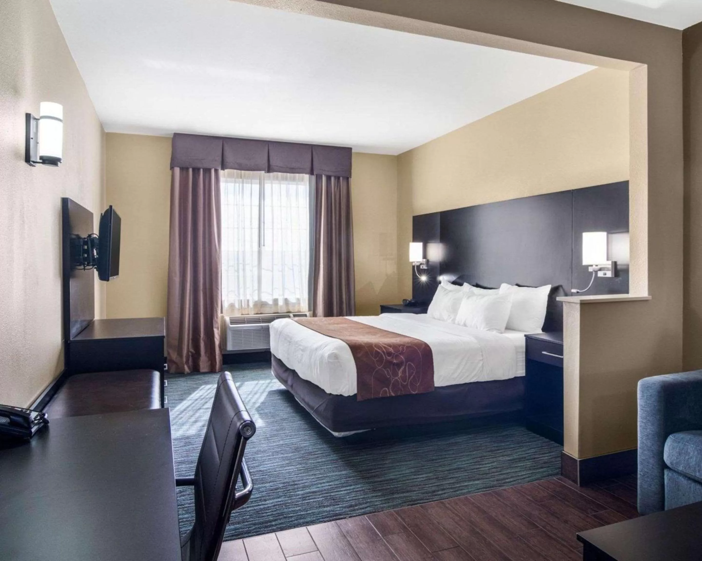 Bed in Comfort Suites Odessa near University