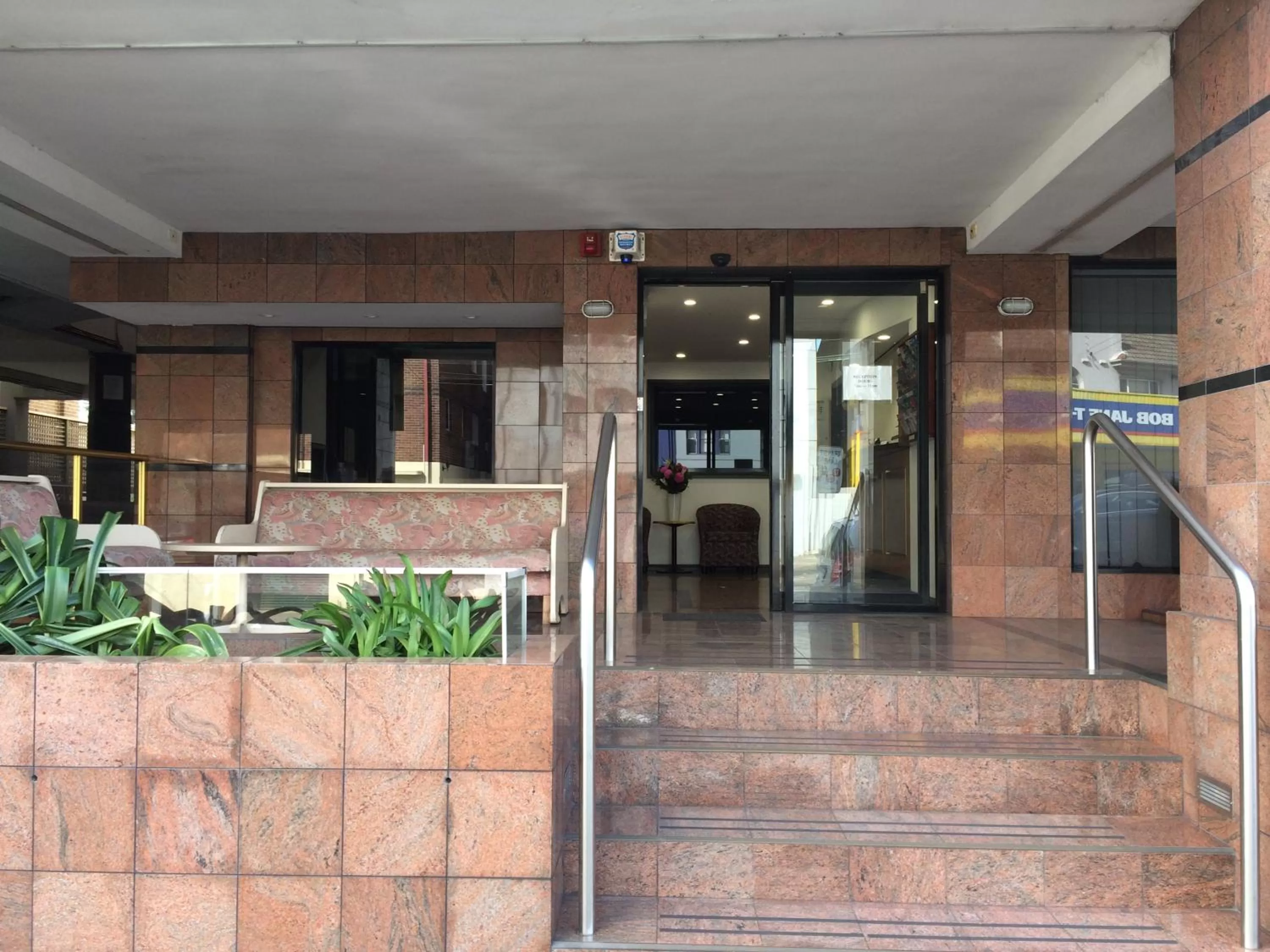 Facade/entrance in Edgecliff Lodge Motel