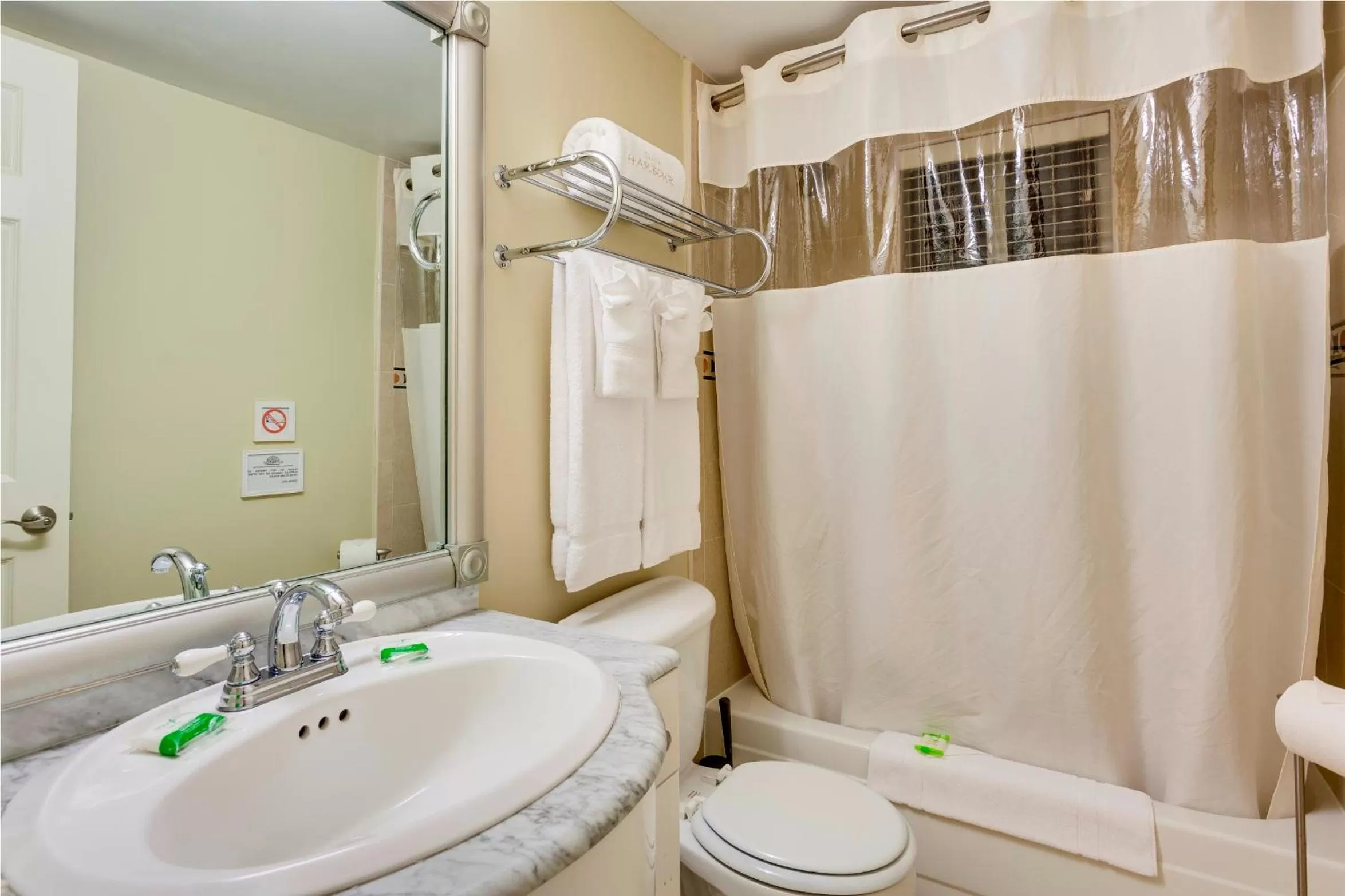 Bathroom in Sun Harbour Boutique Hotel