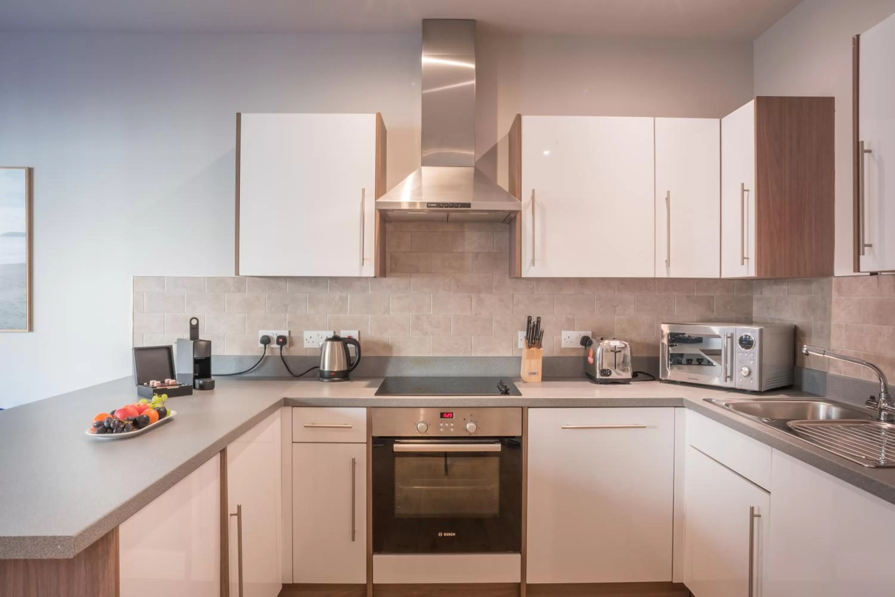 Kitchen or kitchenette in PREMIER SUITES PLUS Glasgow Bath Street
