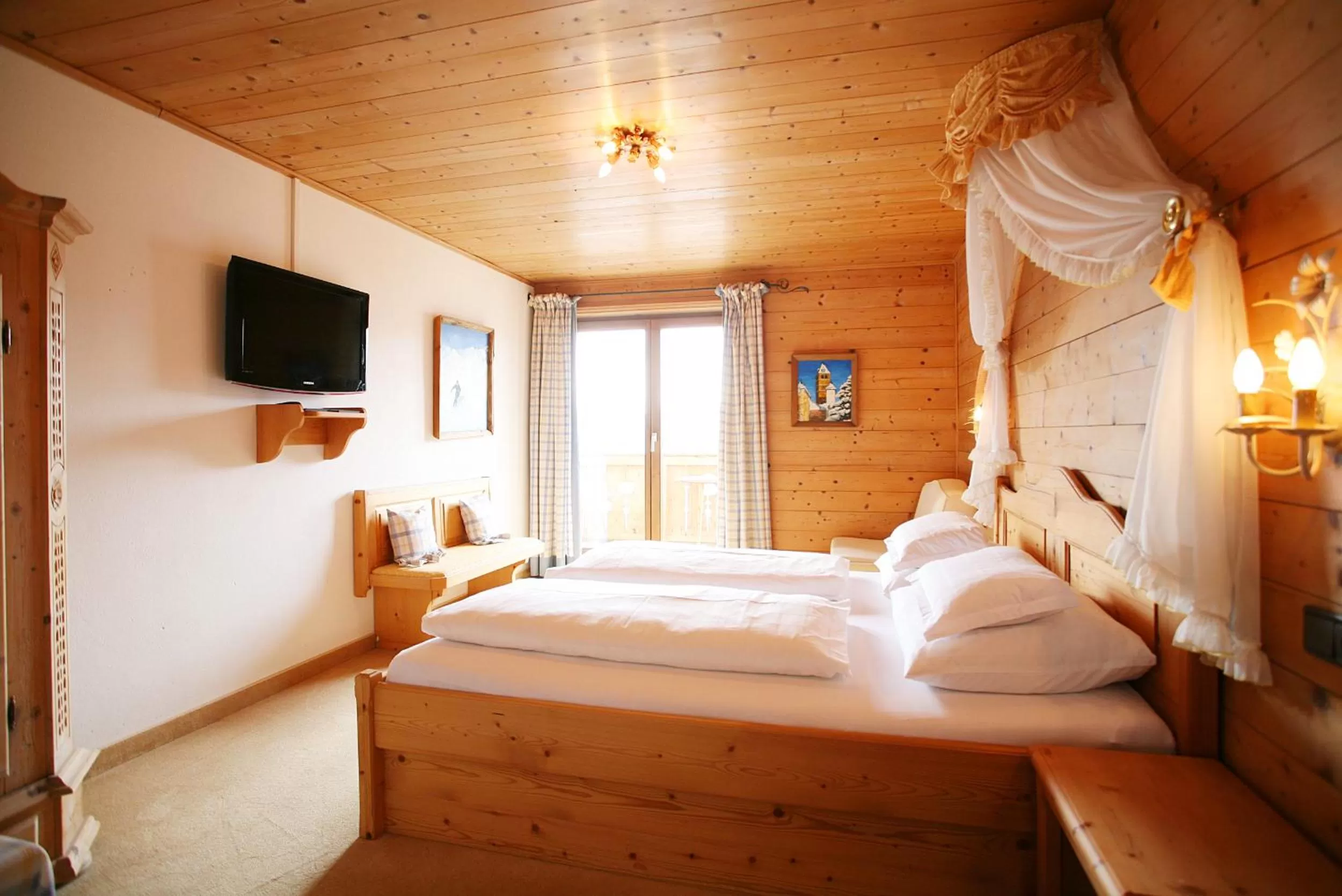 Bedroom, Bed in Rosis Sonnbergstuben