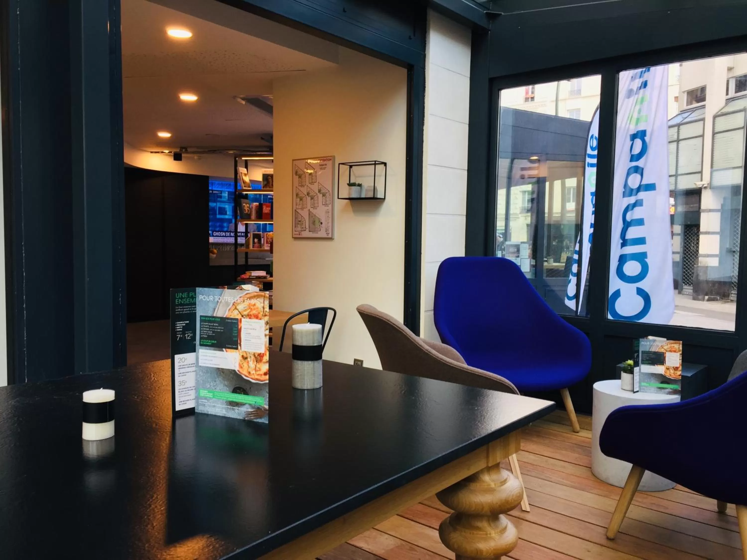 Lounge or bar in CAMPANILE PARIS - Clichy Centre