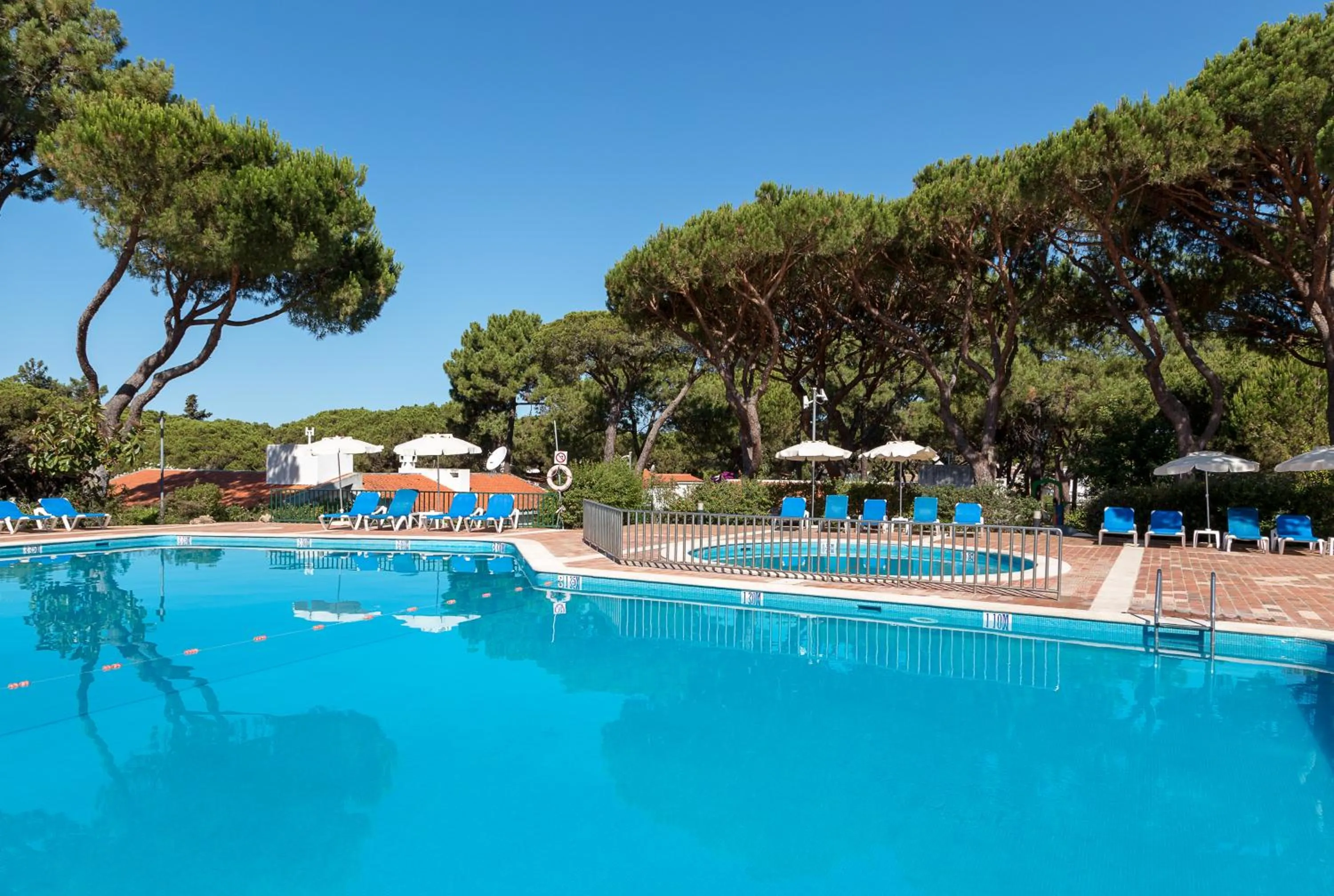 Swimming pool in Apartamentos Turisticos Pinhal Da Marina