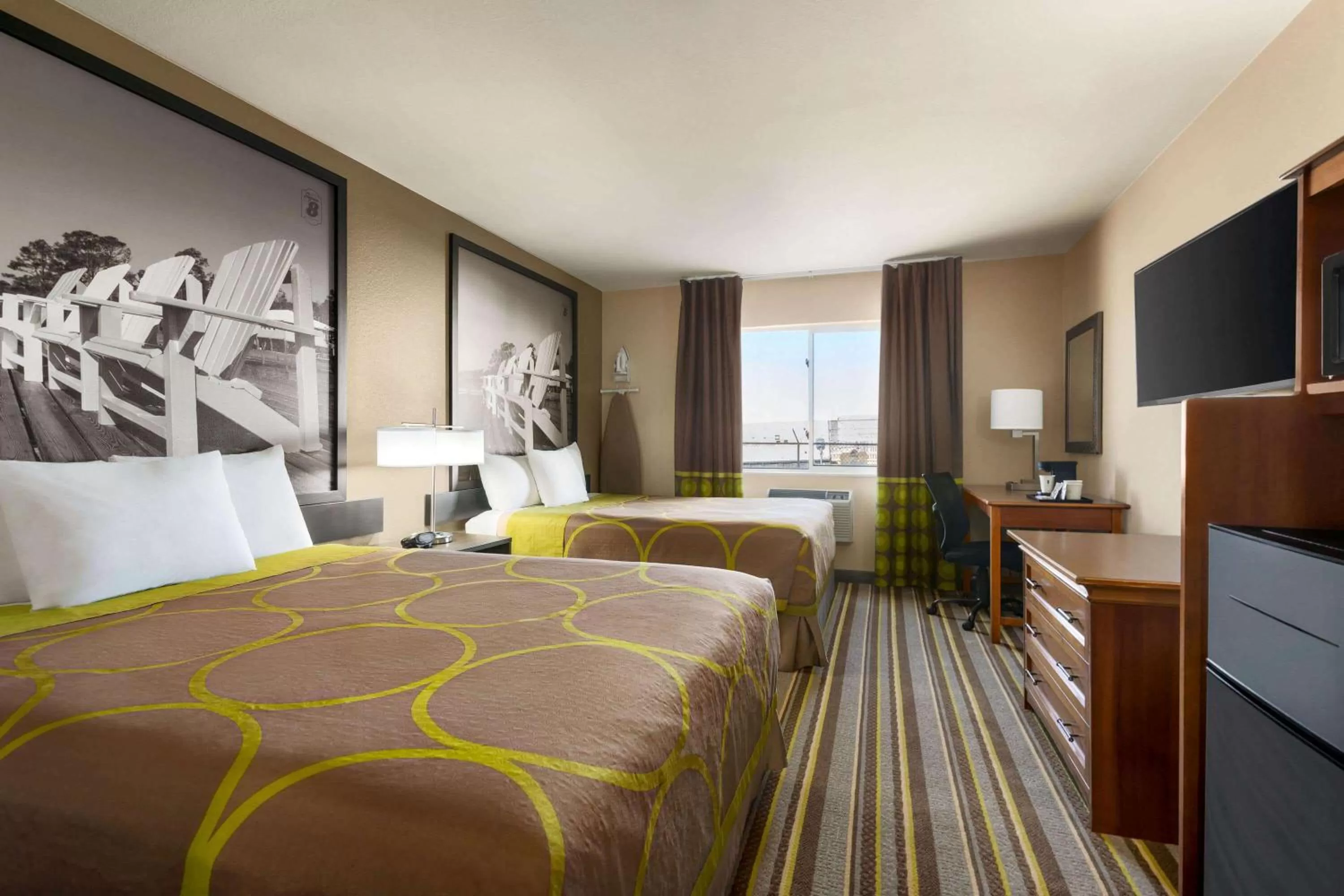 Photo of the whole room, Bed in Super 8 by Wyndham Liberal KS