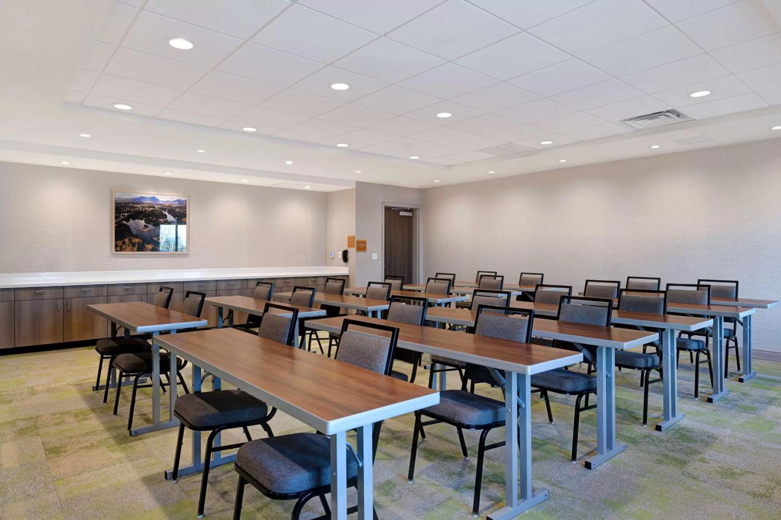 Meeting/conference room in Home2 Suites By Hilton Redding