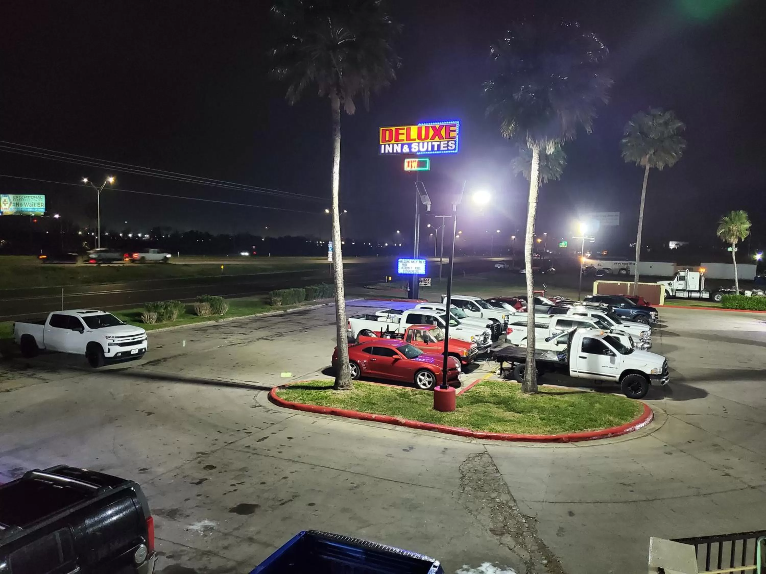 Street view in Deluxe Inn and Suites