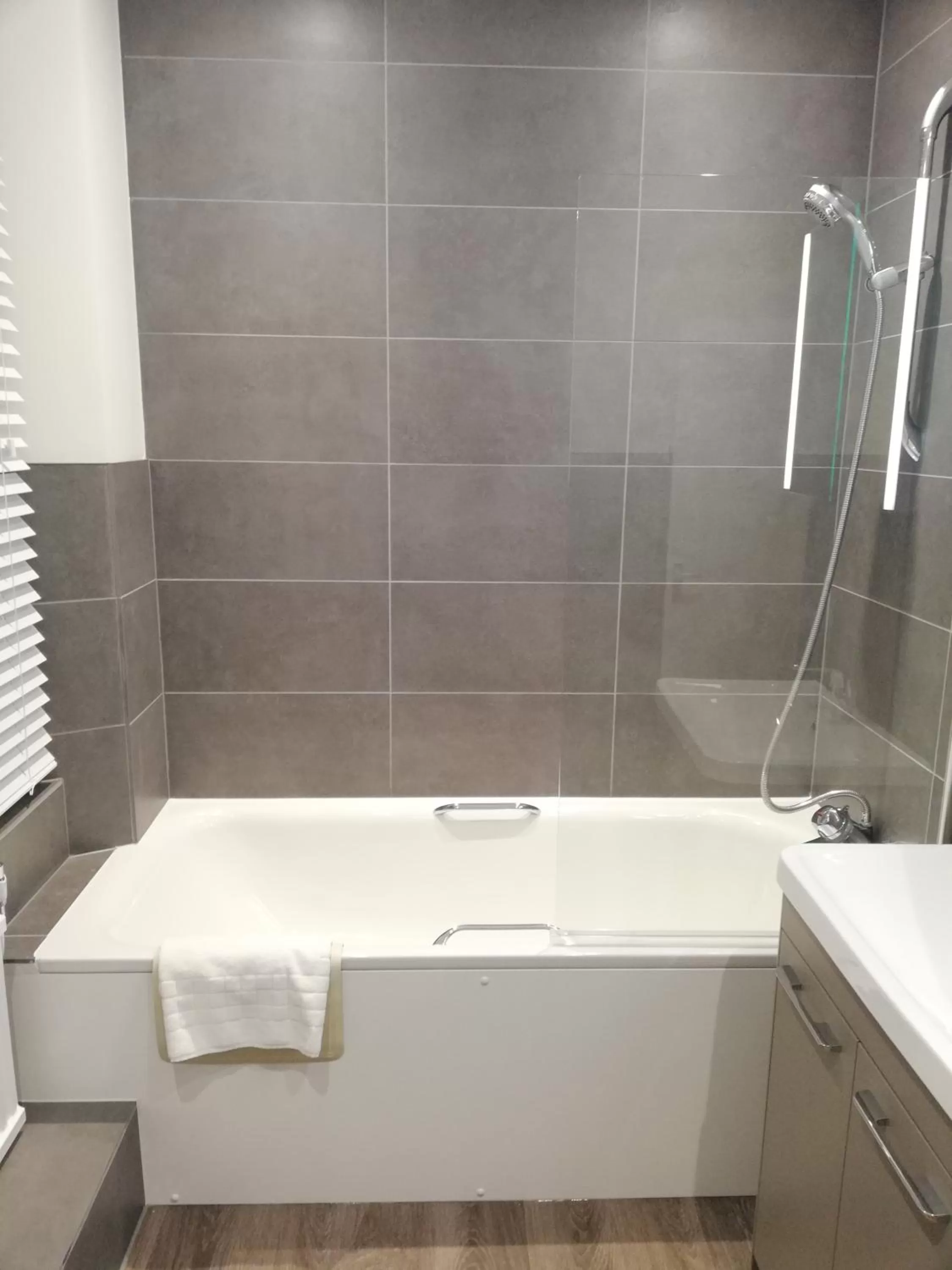 Hot Tub in Royal Oxford Hotel