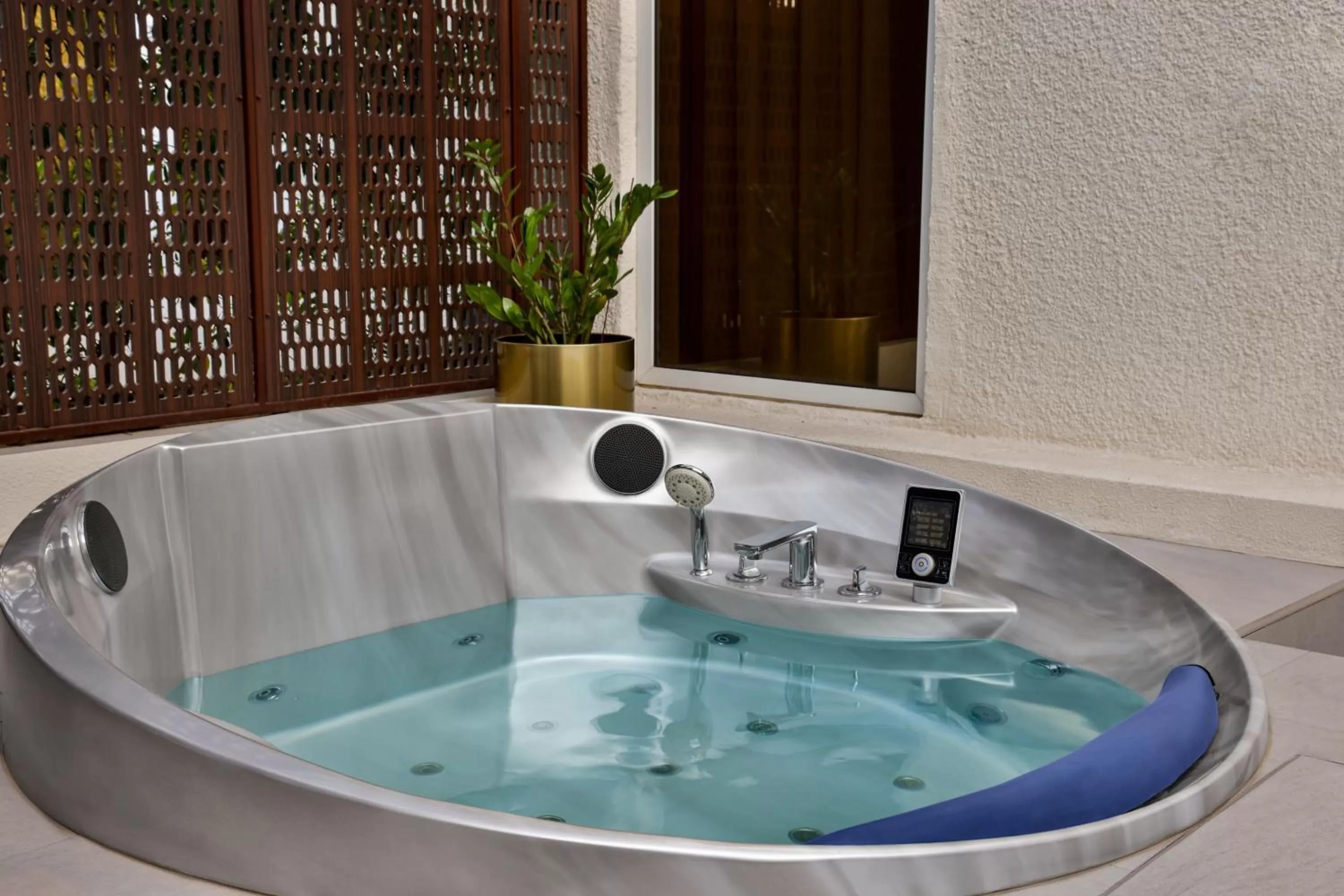 Photo of the whole room in Le Méridien Dubai Hotel & Conference Centre