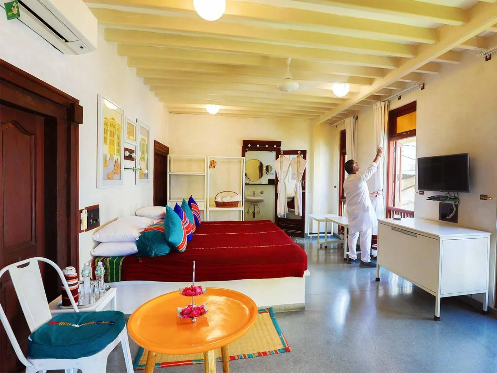 Bedroom in Mangaldas Ni Haveli II by The House of MG