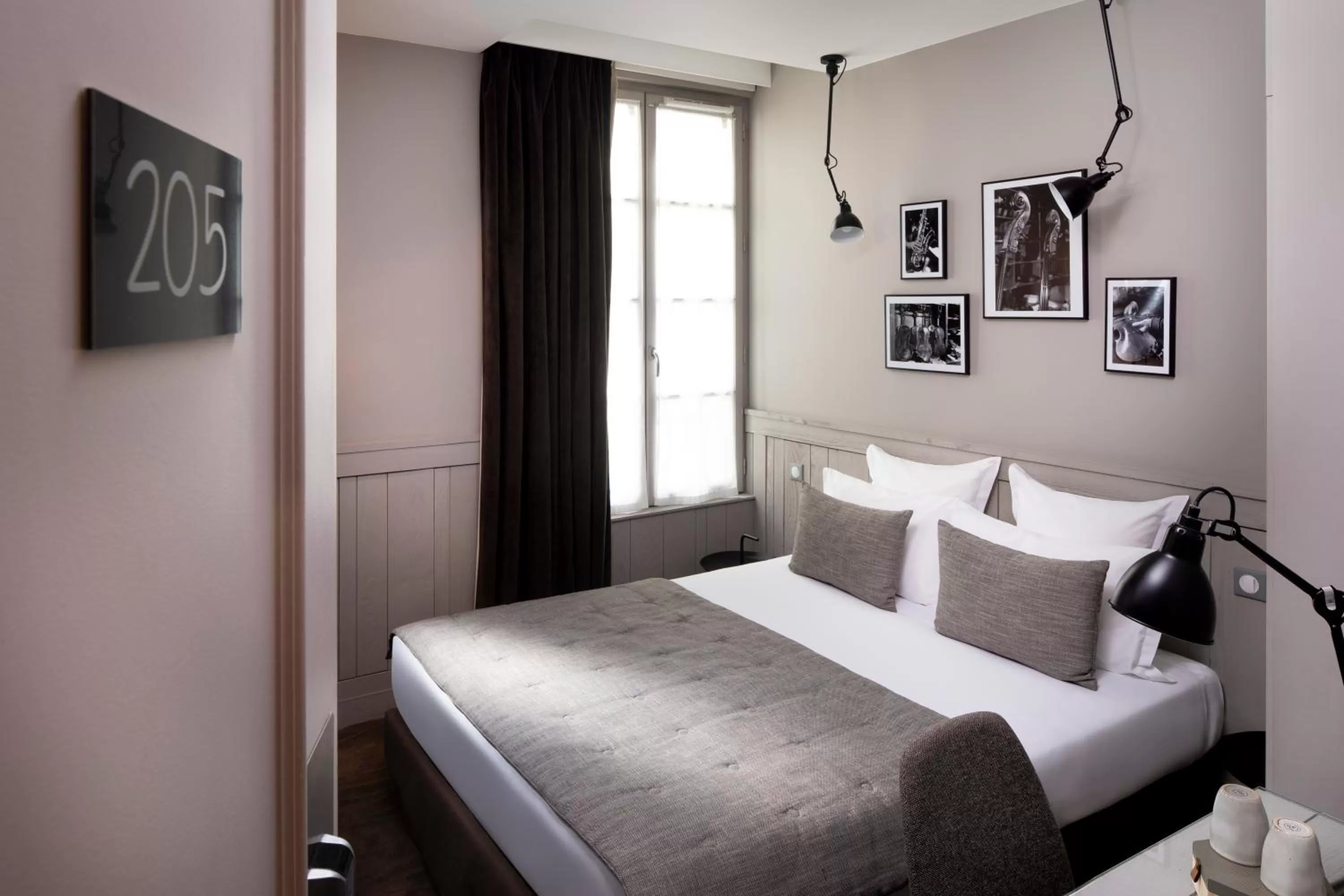 Bed in Hôtel Hélios Opéra