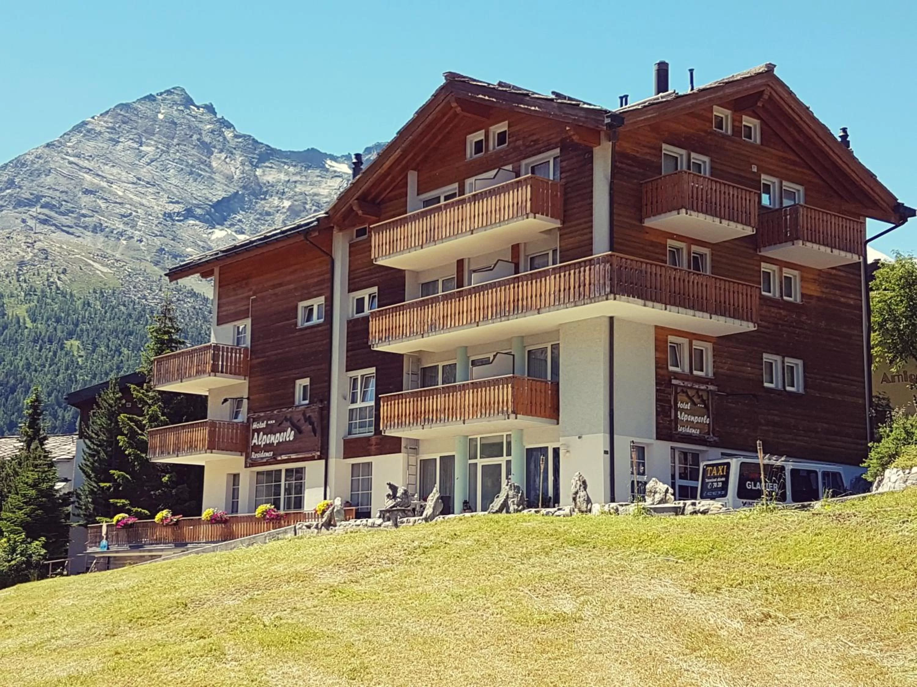 Facade/entrance, Property Building in Hotel Alpenperle