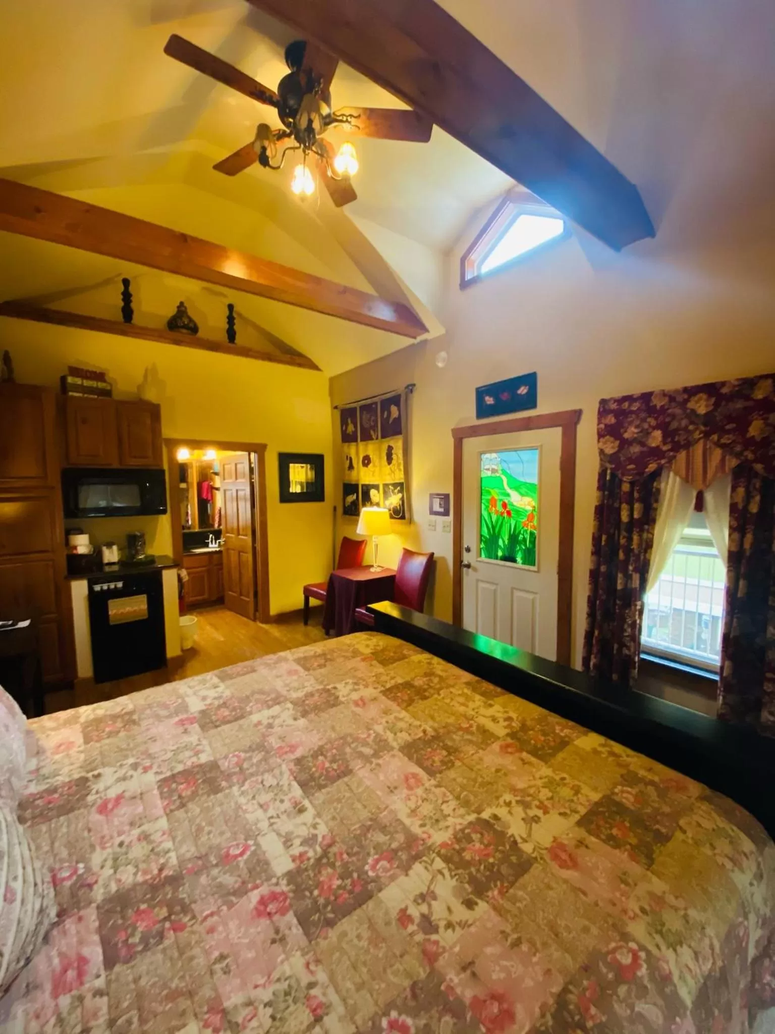 Photo of the whole room, Bed in All Seasons Treehouse Village