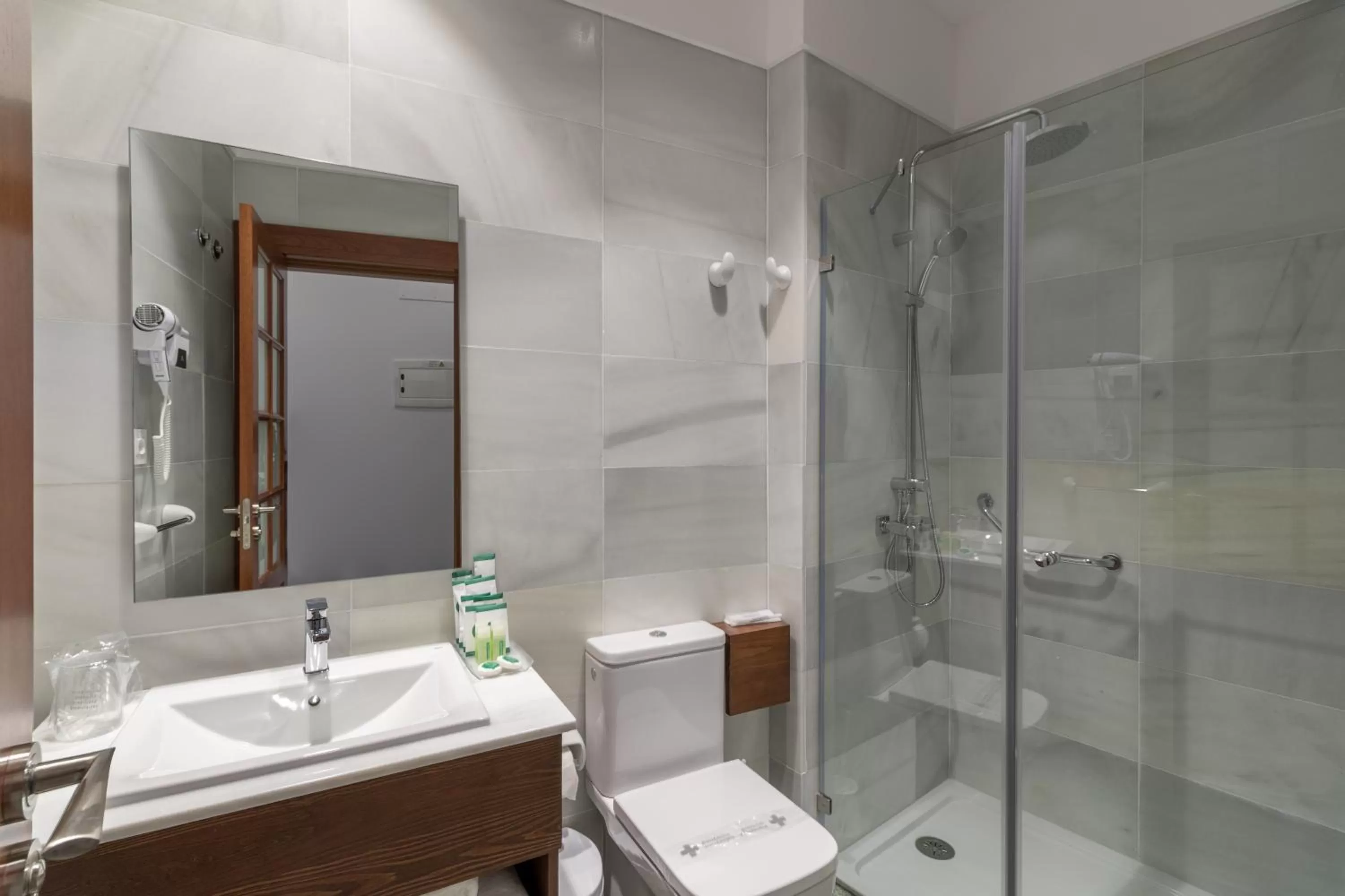 Shower in Hotel Emblemático Holiday Time