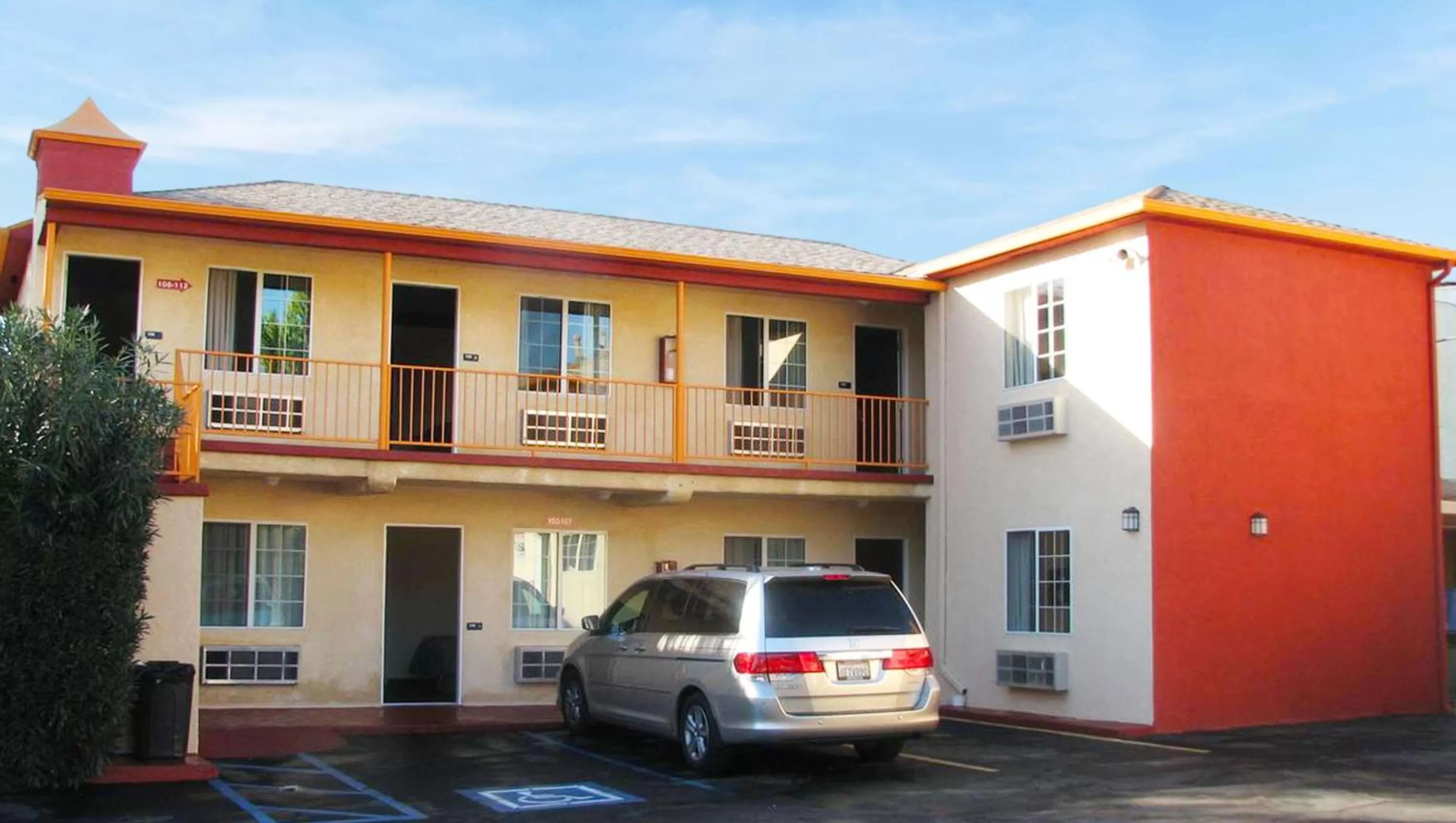 Property building in Motel 6 Glendale CA Pasadena Burbank Los Angeles