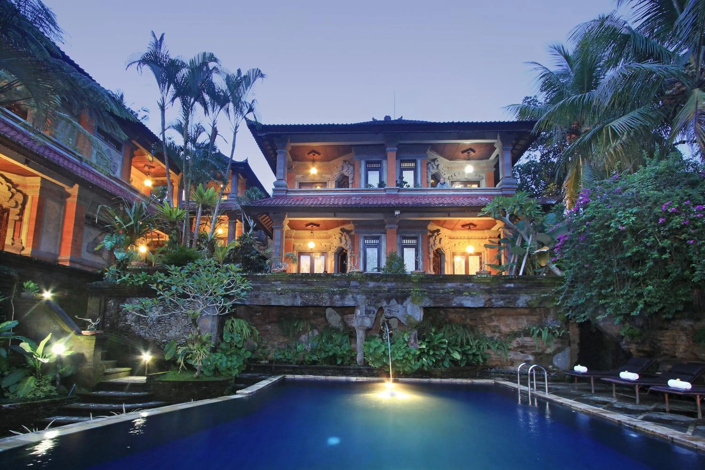 Facade/entrance in Nick's Hidden Cottages by Mahaputra