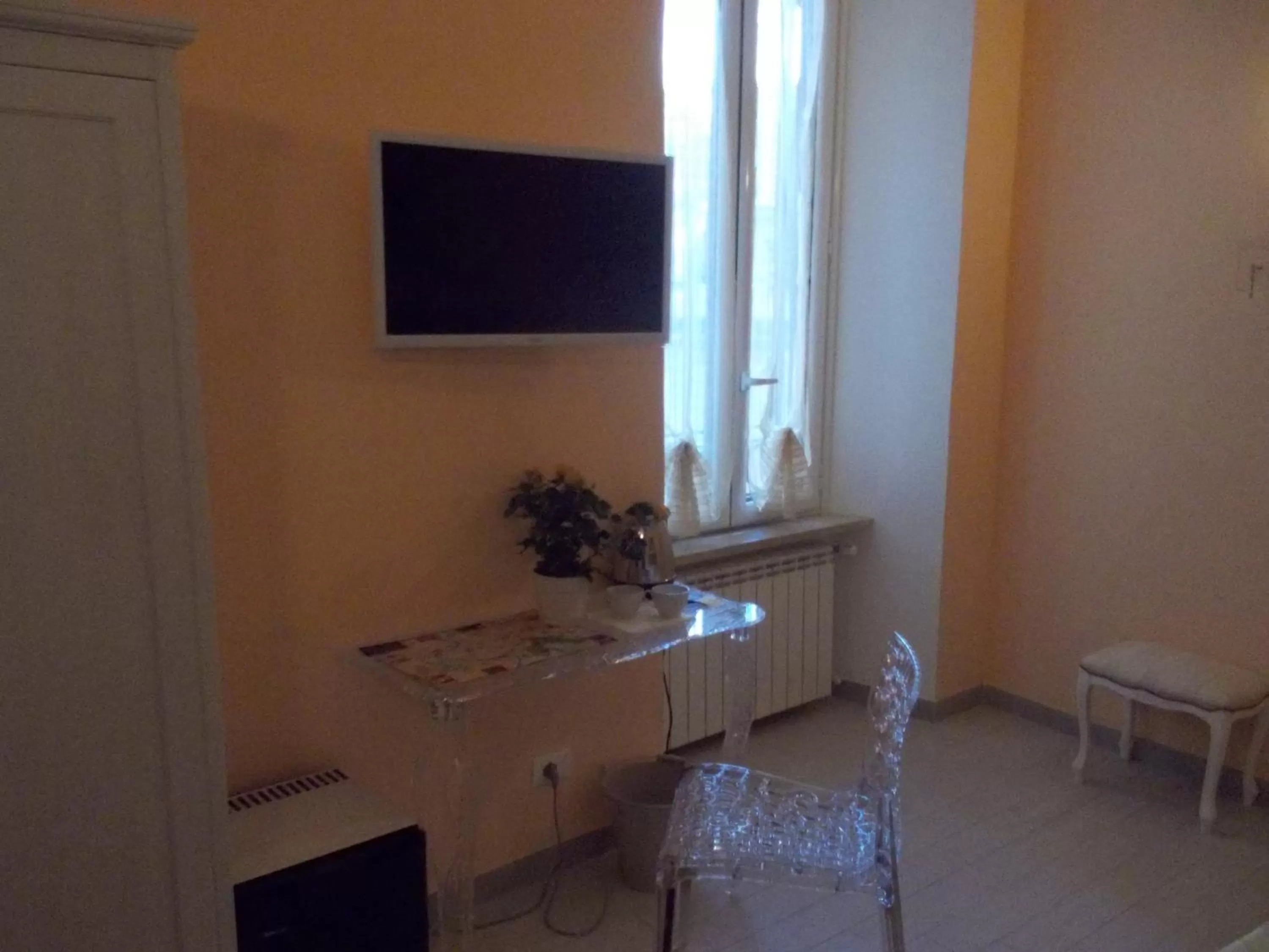 TV and multimedia in Merulana Suite 2