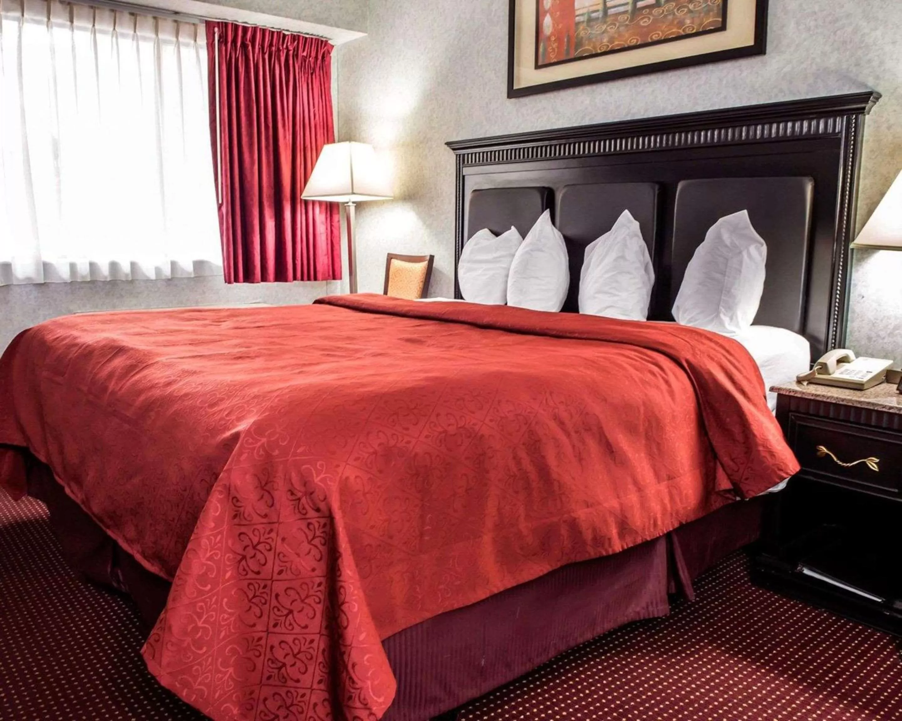 Photo of the whole room, Bed in Quality Inn & Suites Gibsonia - Pittsburgh North