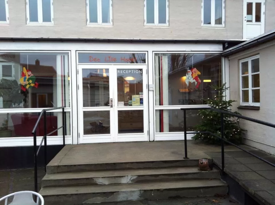 Facade/entrance in Det Lille Hotel
