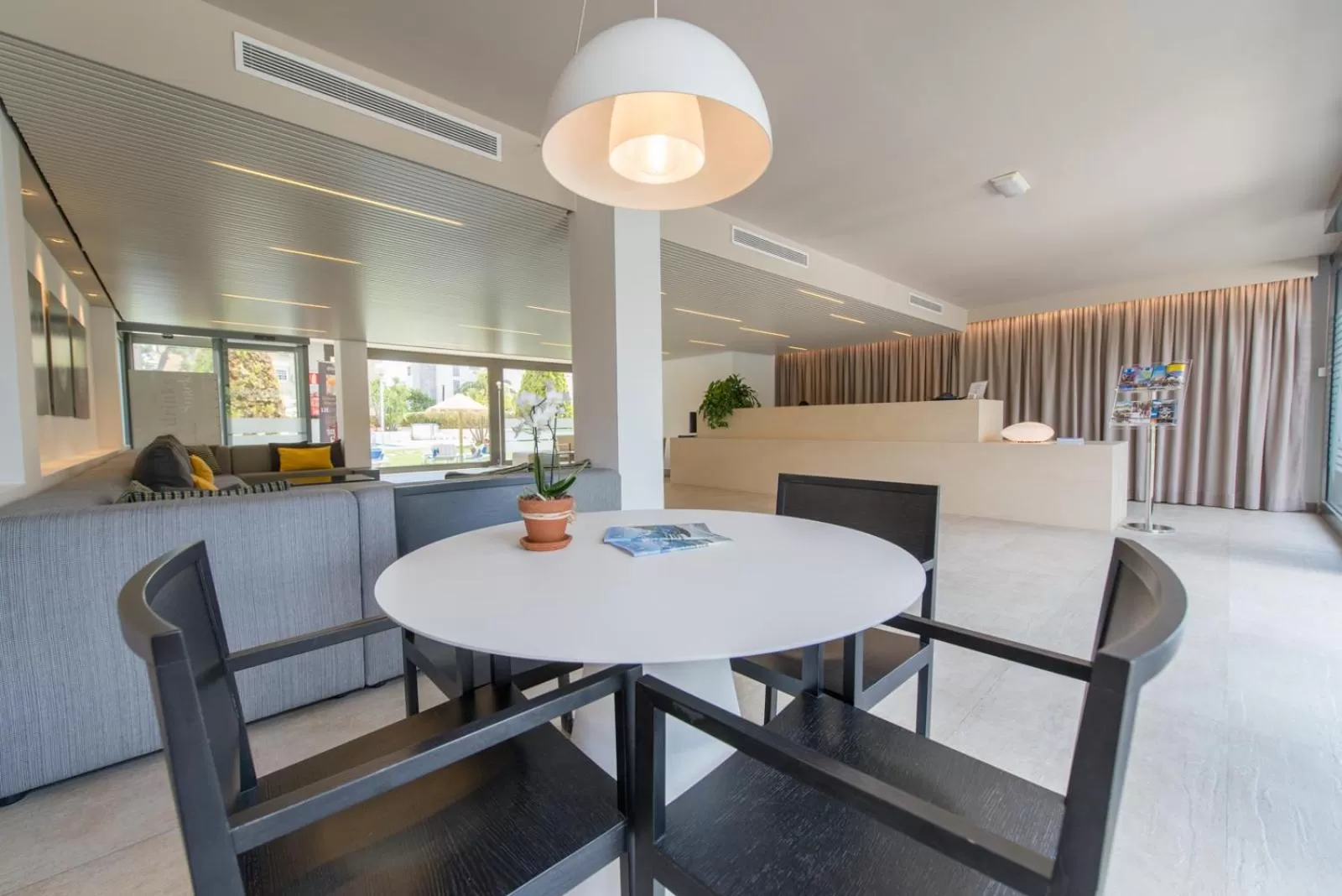 Lobby or reception in Atenea Park Suites & Apartments