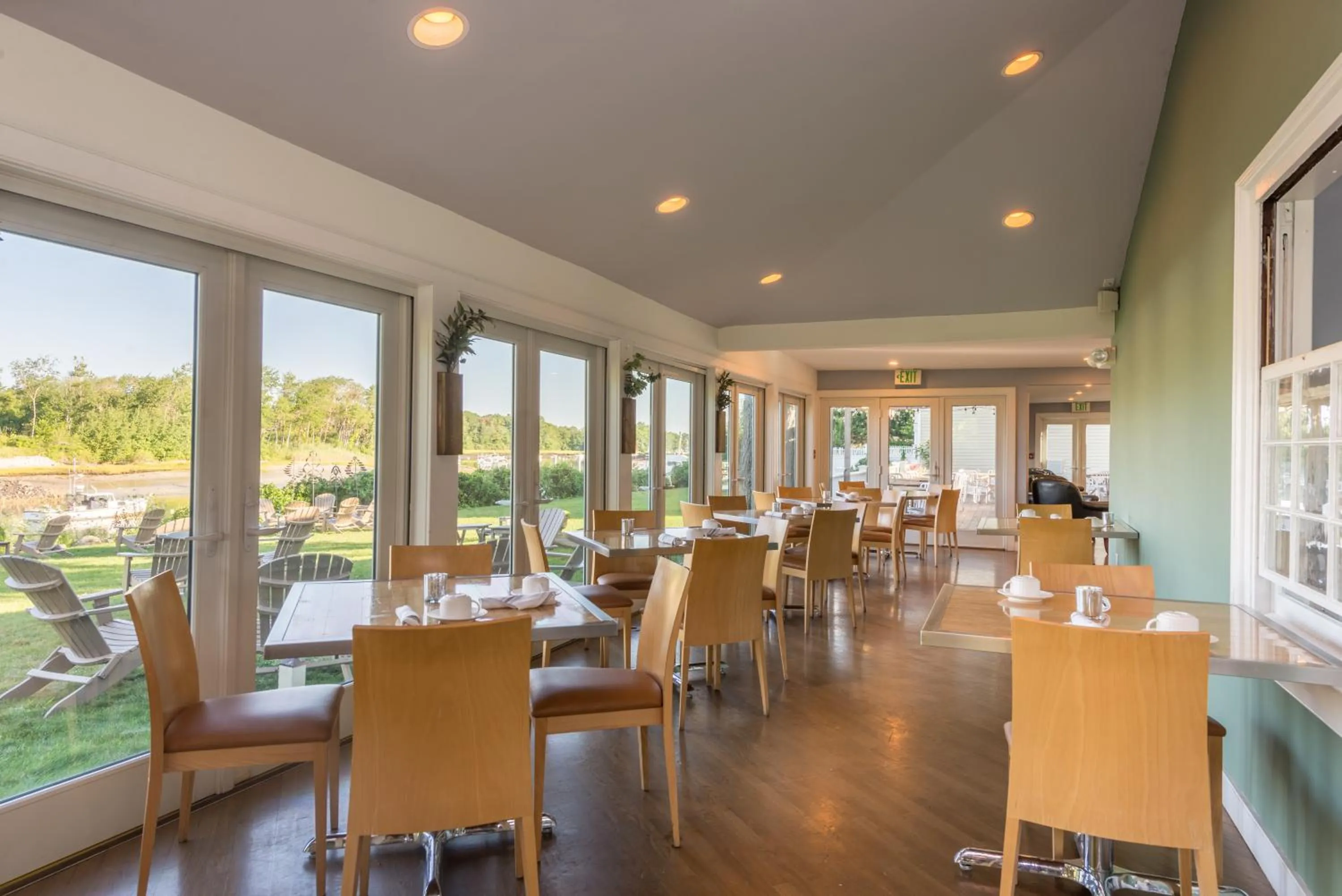 Restaurant/places to eat in Breakwater Inn