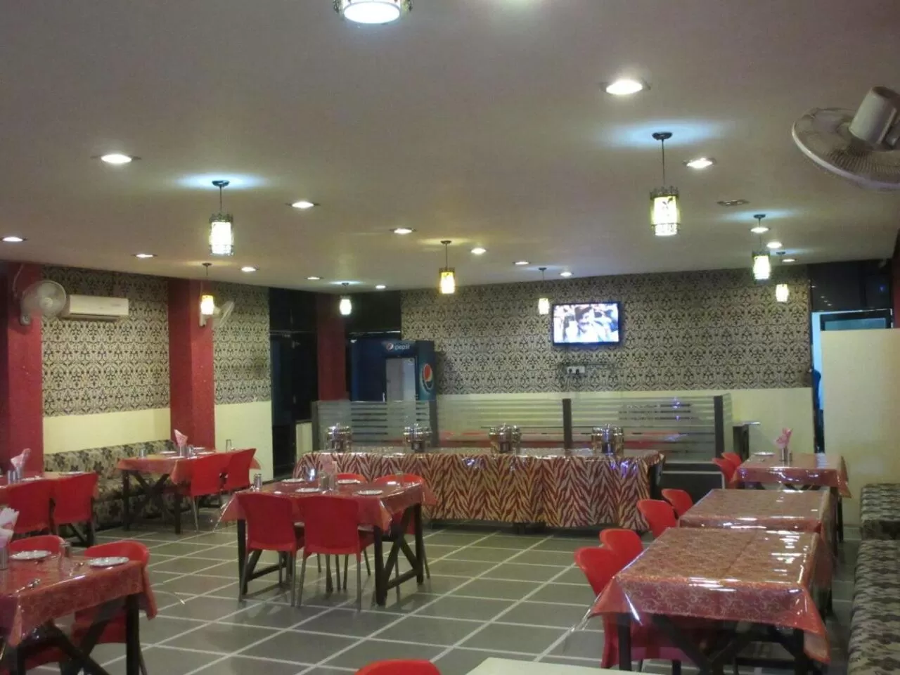 Restaurant/places to eat in Hotel The Pride