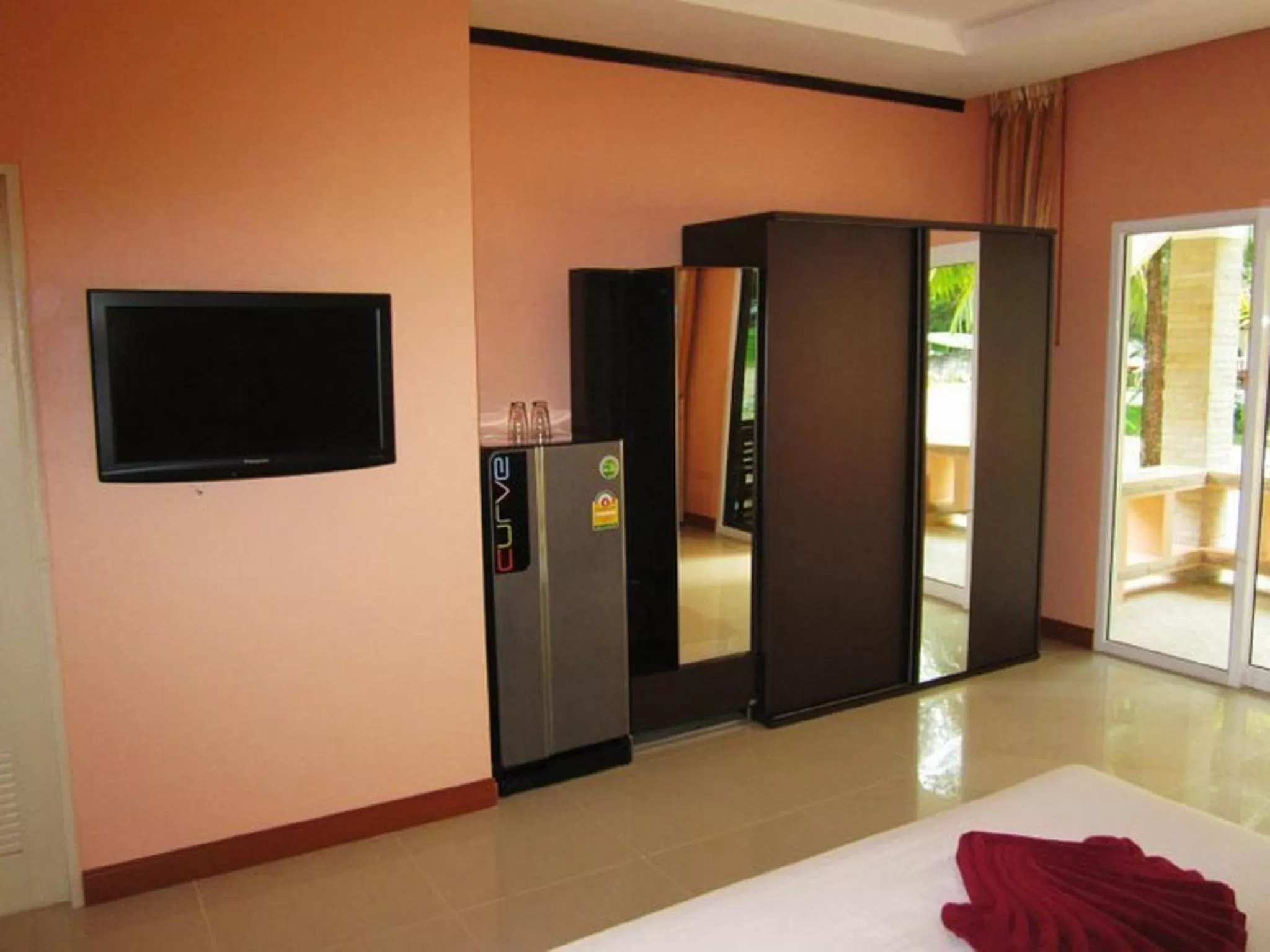 TV and multimedia, TV/Entertainment Center in Ao Thong beach Bungalows