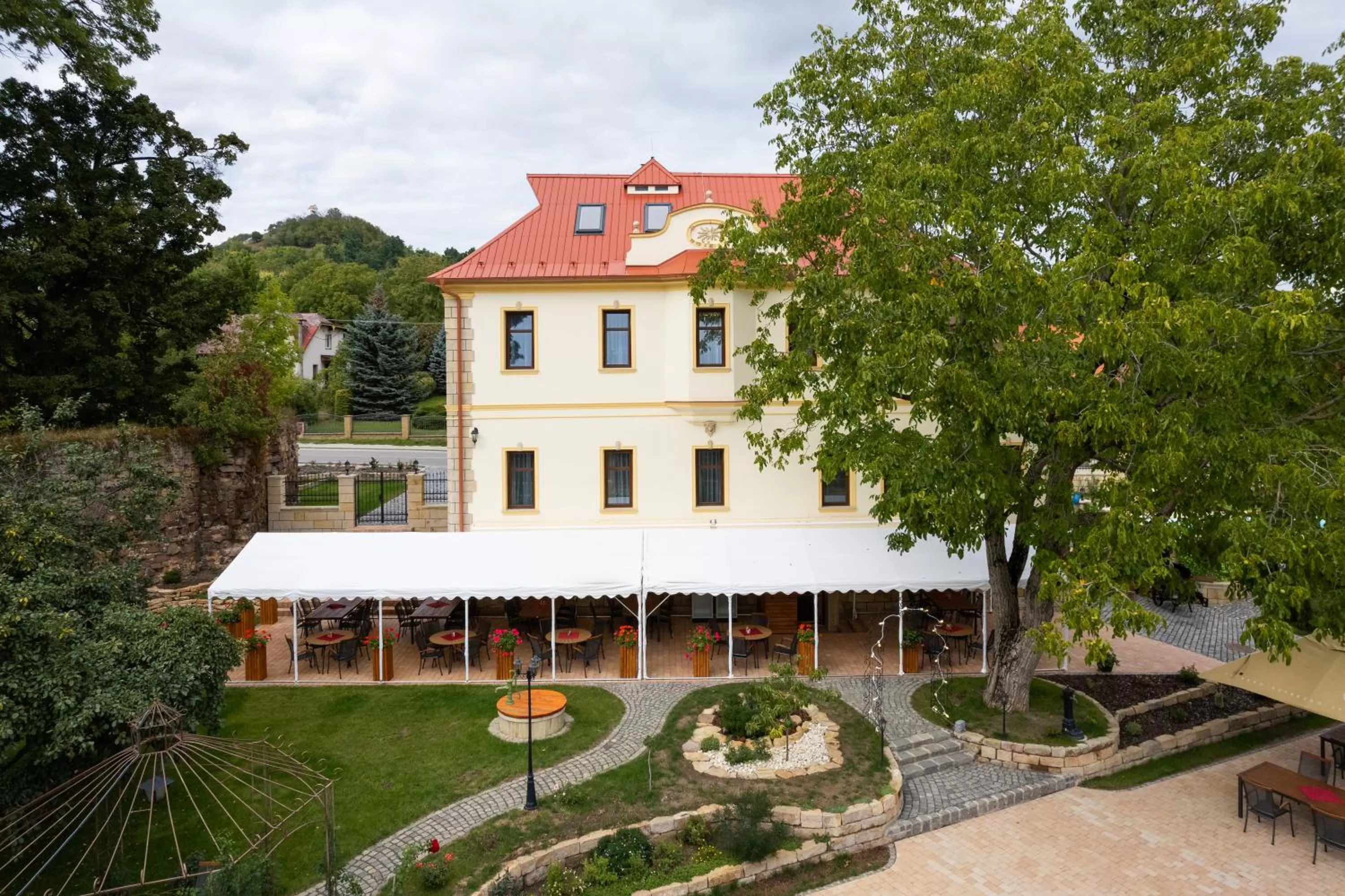 Property Building in Villa Libosad