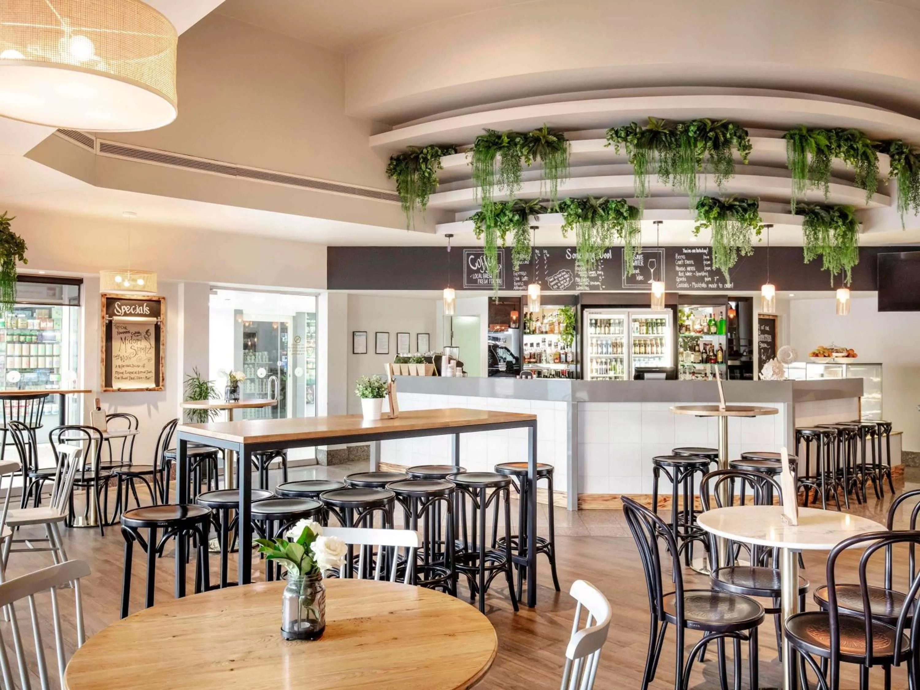 Restaurant/places to eat in Novotel Surfers Paradise