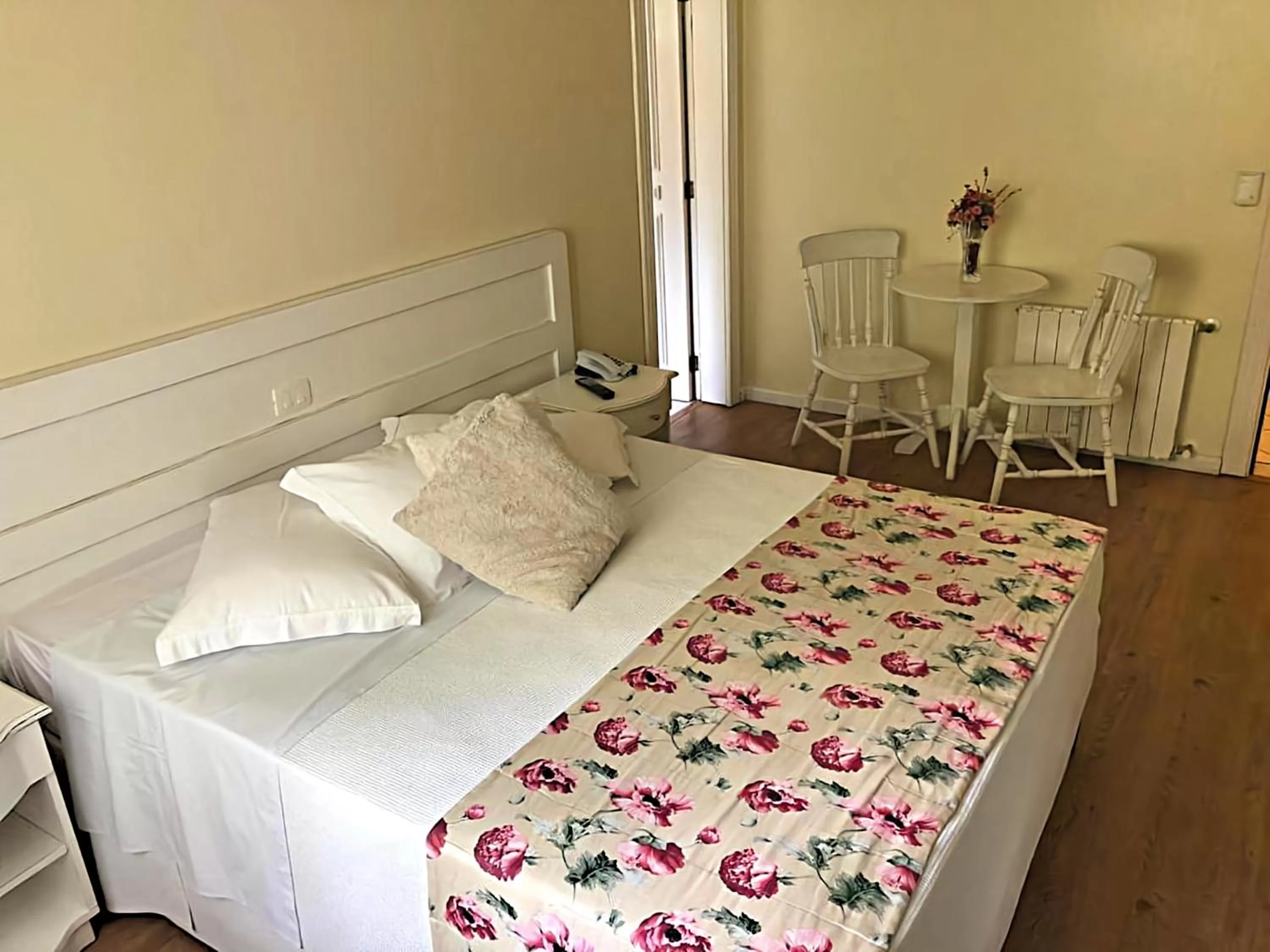 Photo of the whole room, Bed in Pousada dos Anjos