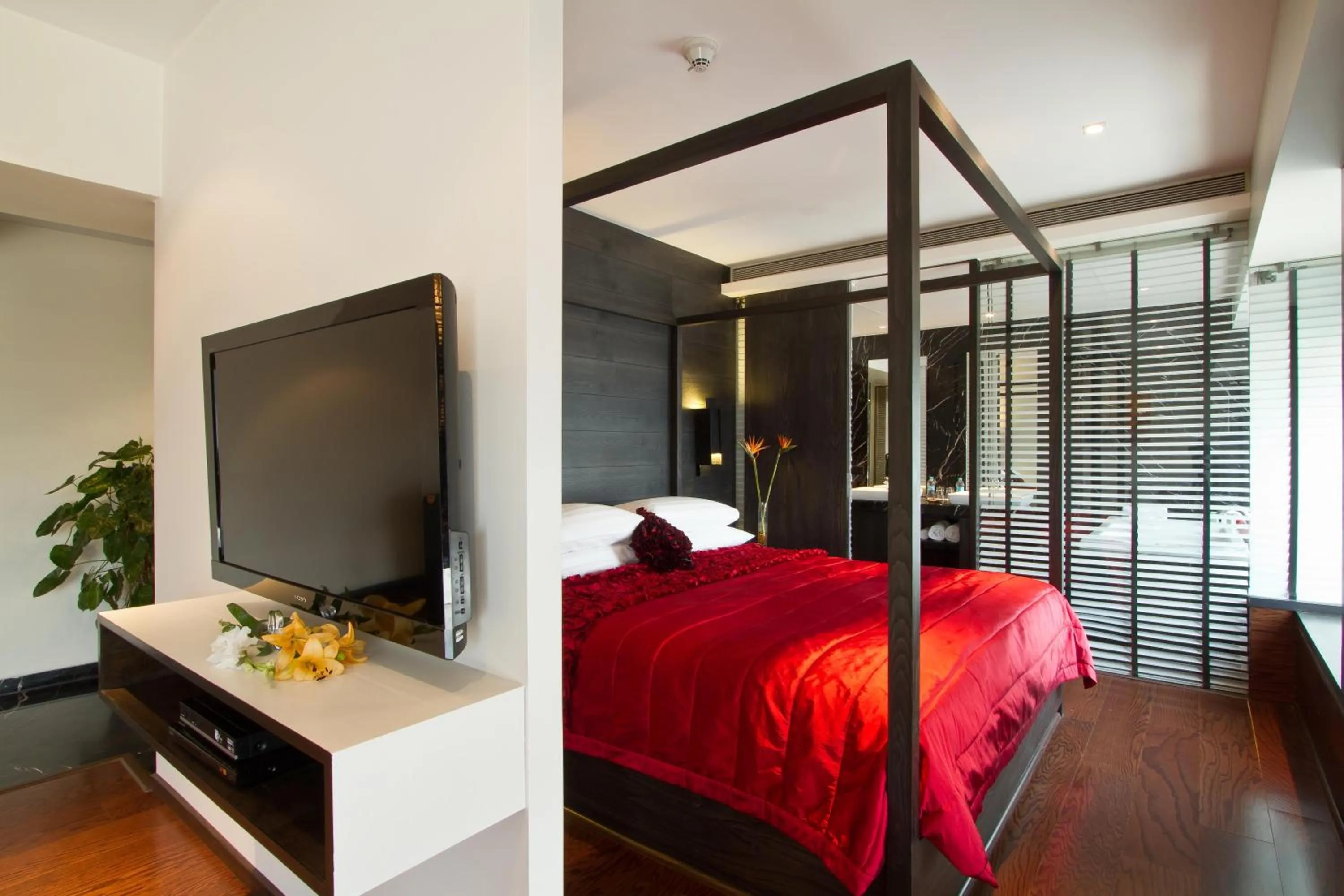 Photo of the whole room, Bed in Svenska Design Hotel