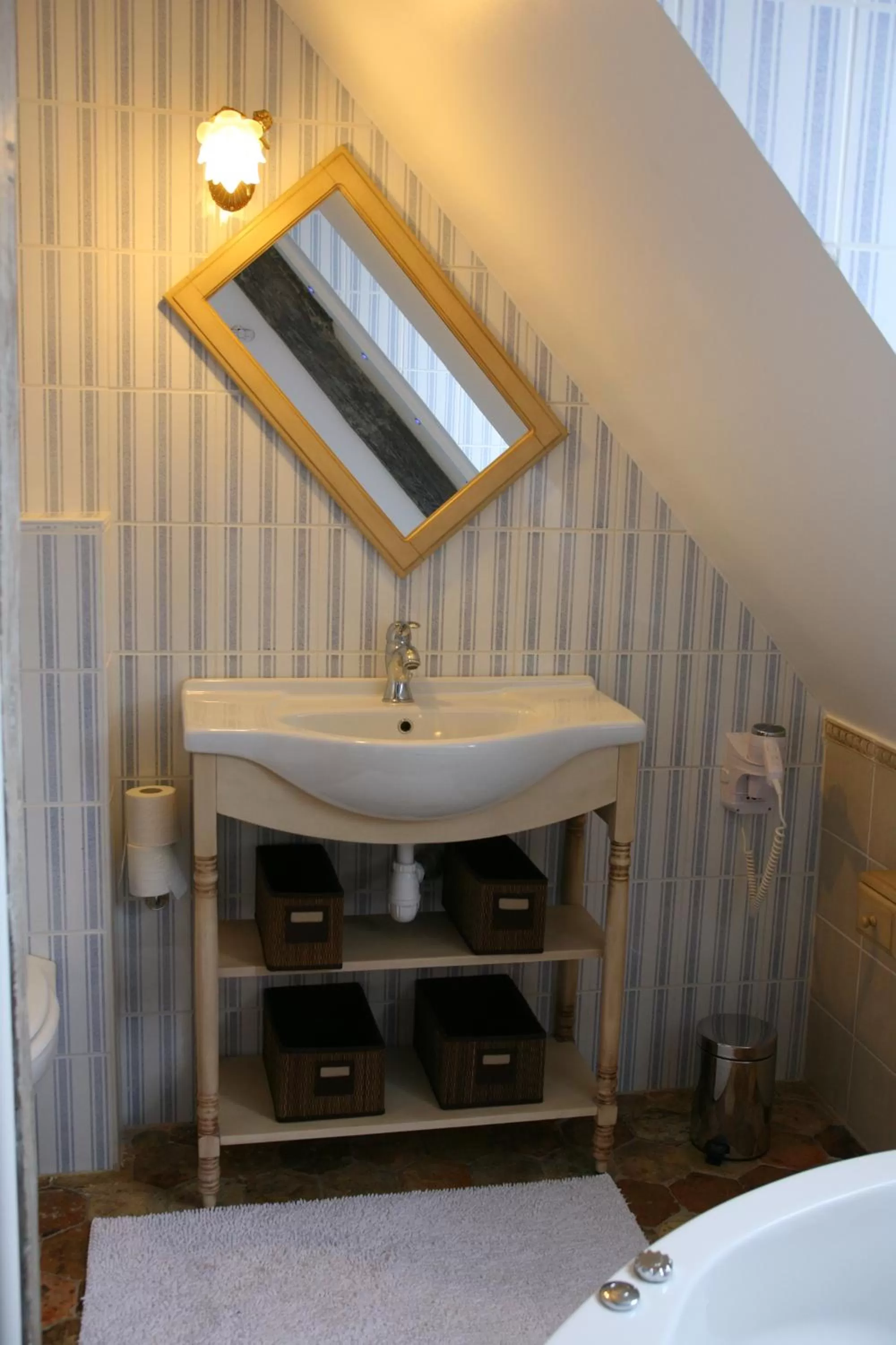 Bathroom, Bed in Le Parvis