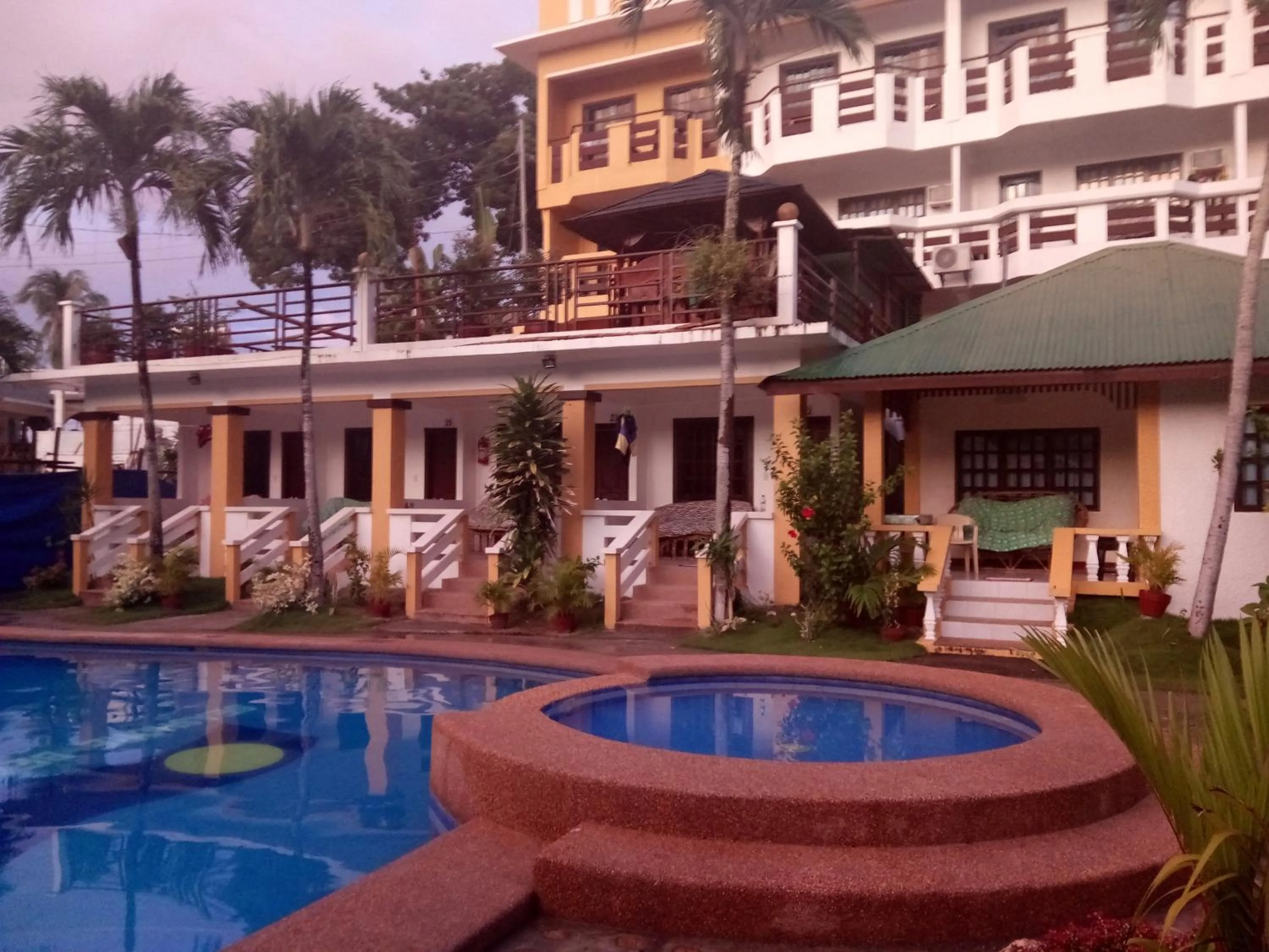 Swimming pool in Seashore Beach Resort