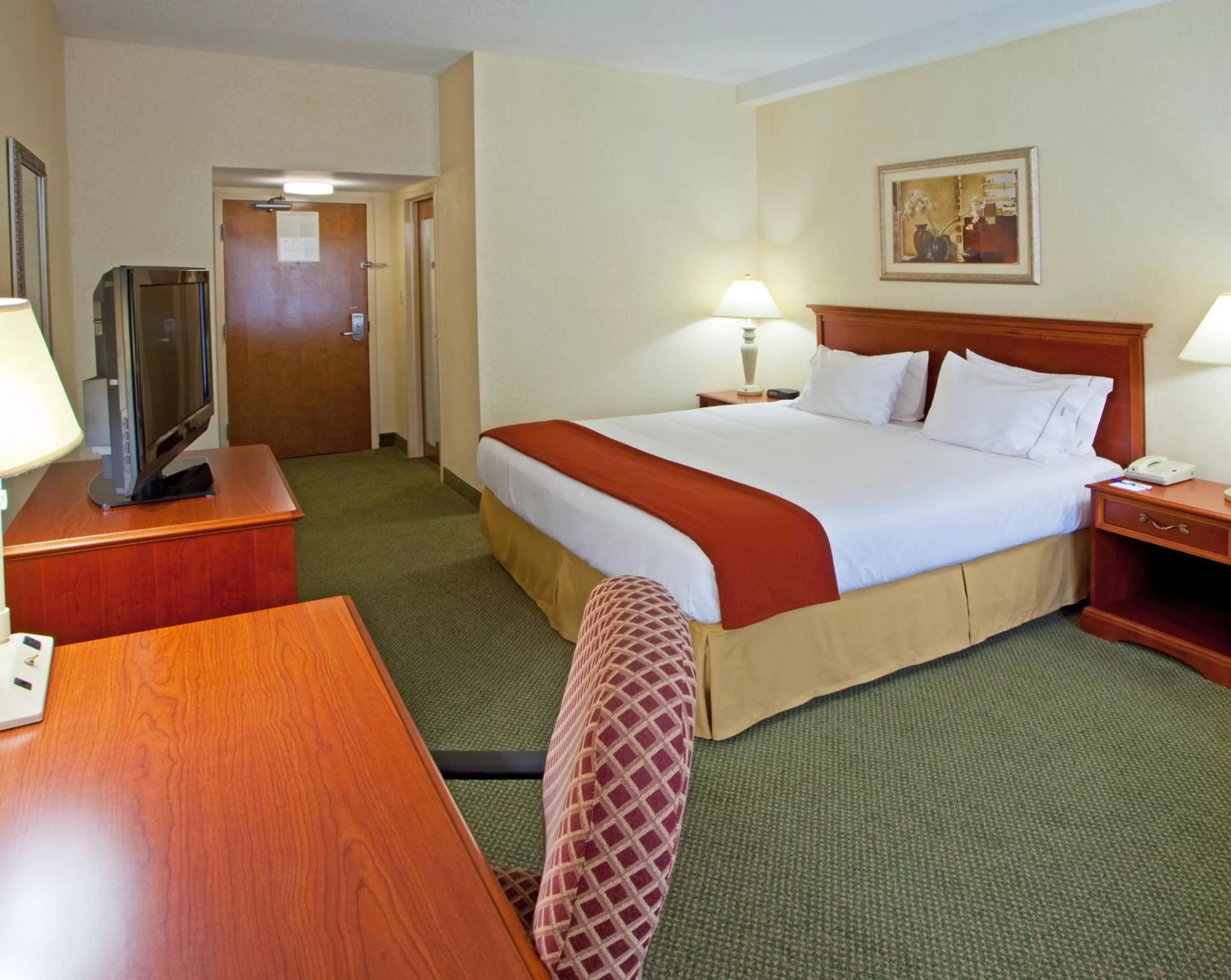 Photo of the whole room, Bed in Holiday Inn Express Richmond-Mechanicsville by IHG