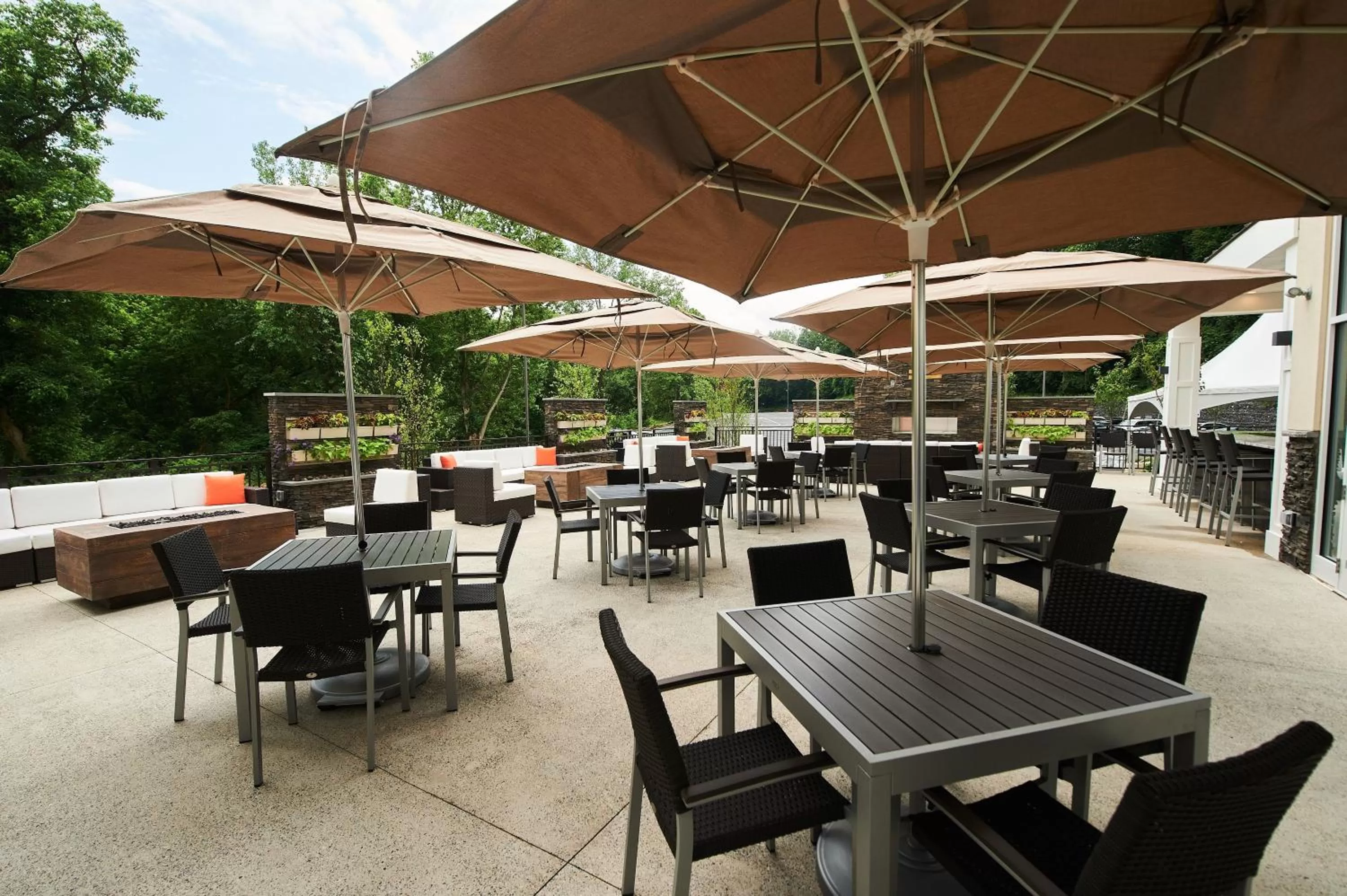 Restaurant/places to eat in Holiday Inn & Suites Philadelphia W - Drexel Hill by IHG