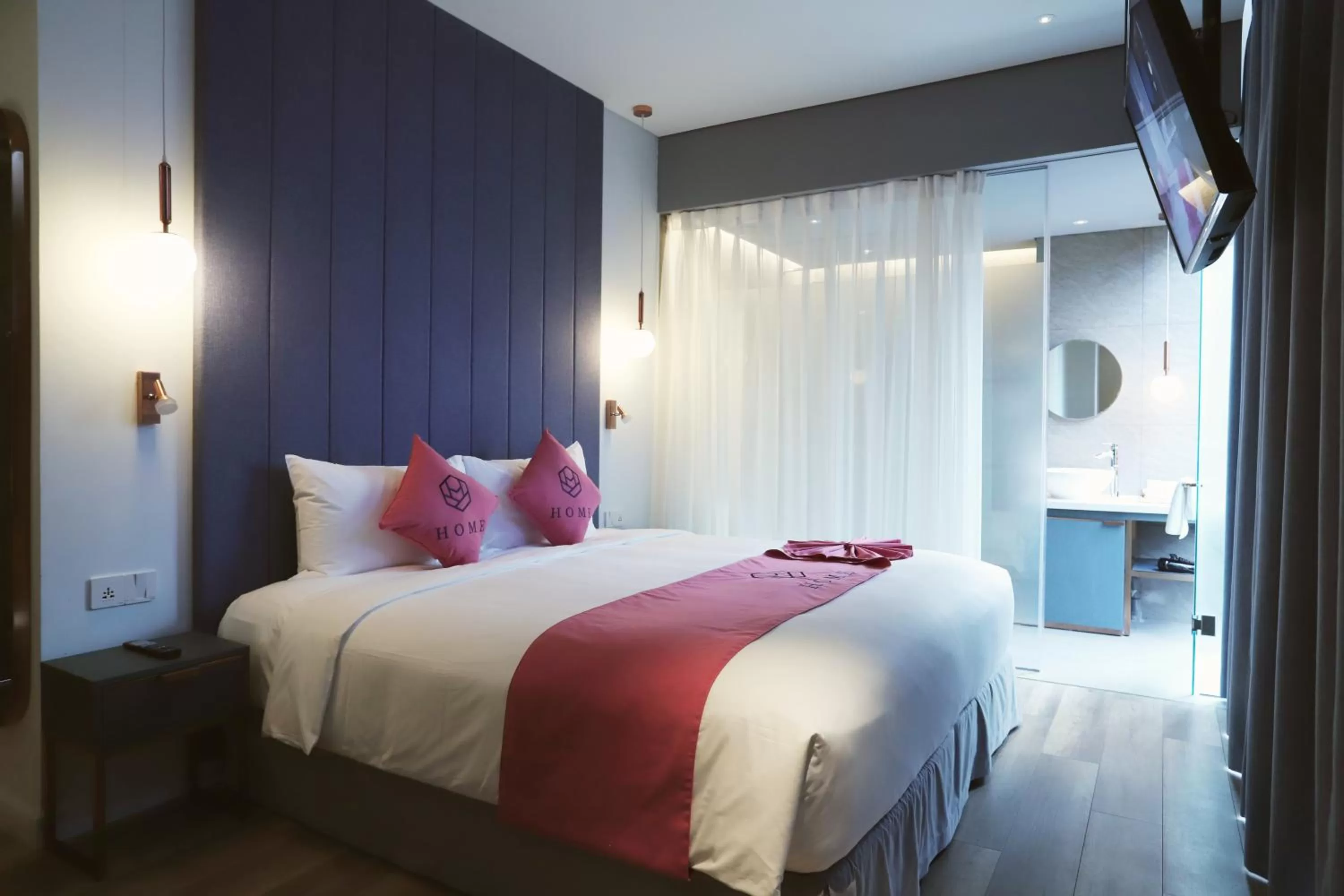 Bedroom, Bed in HOME Hotel