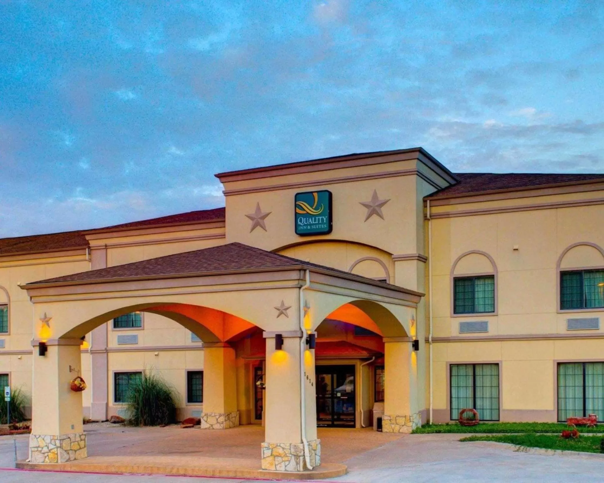 Property building in Quality Inn & Suites Glen Rose