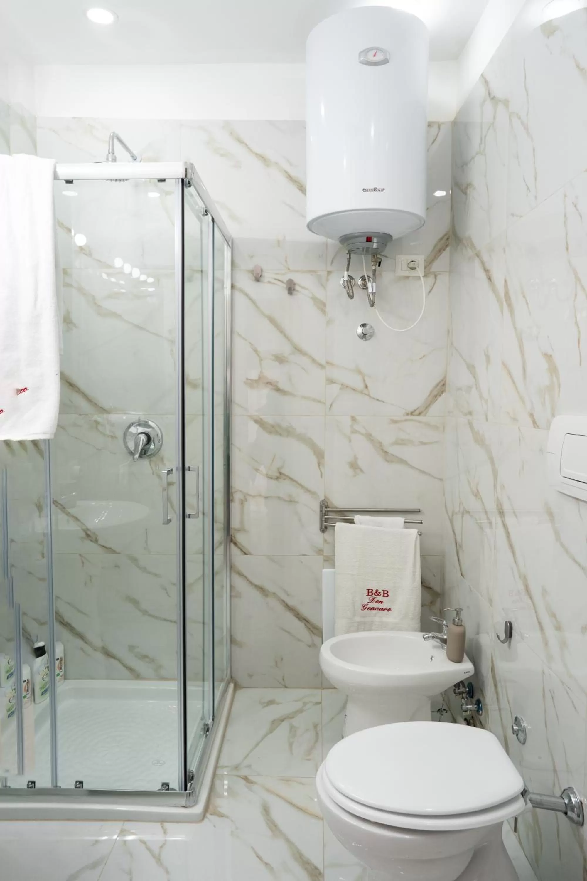 Bathroom in BeB Don Gennaro